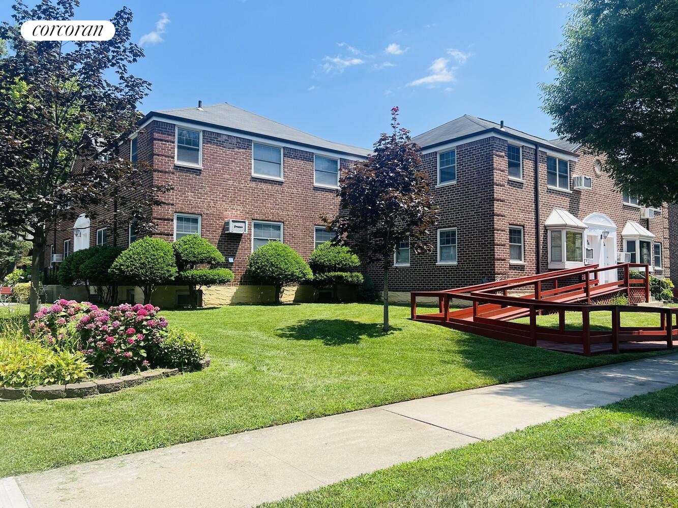 #9 photo, 61-03 255TH Street, 皇后區 小頸 Little Neck , NY 11362