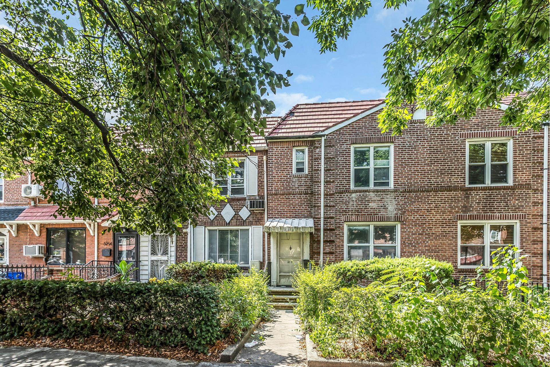 #1 photo, 32-50 77TH Street, 皇后区 艾姆赫斯特 East Elmhurst , NY 11370