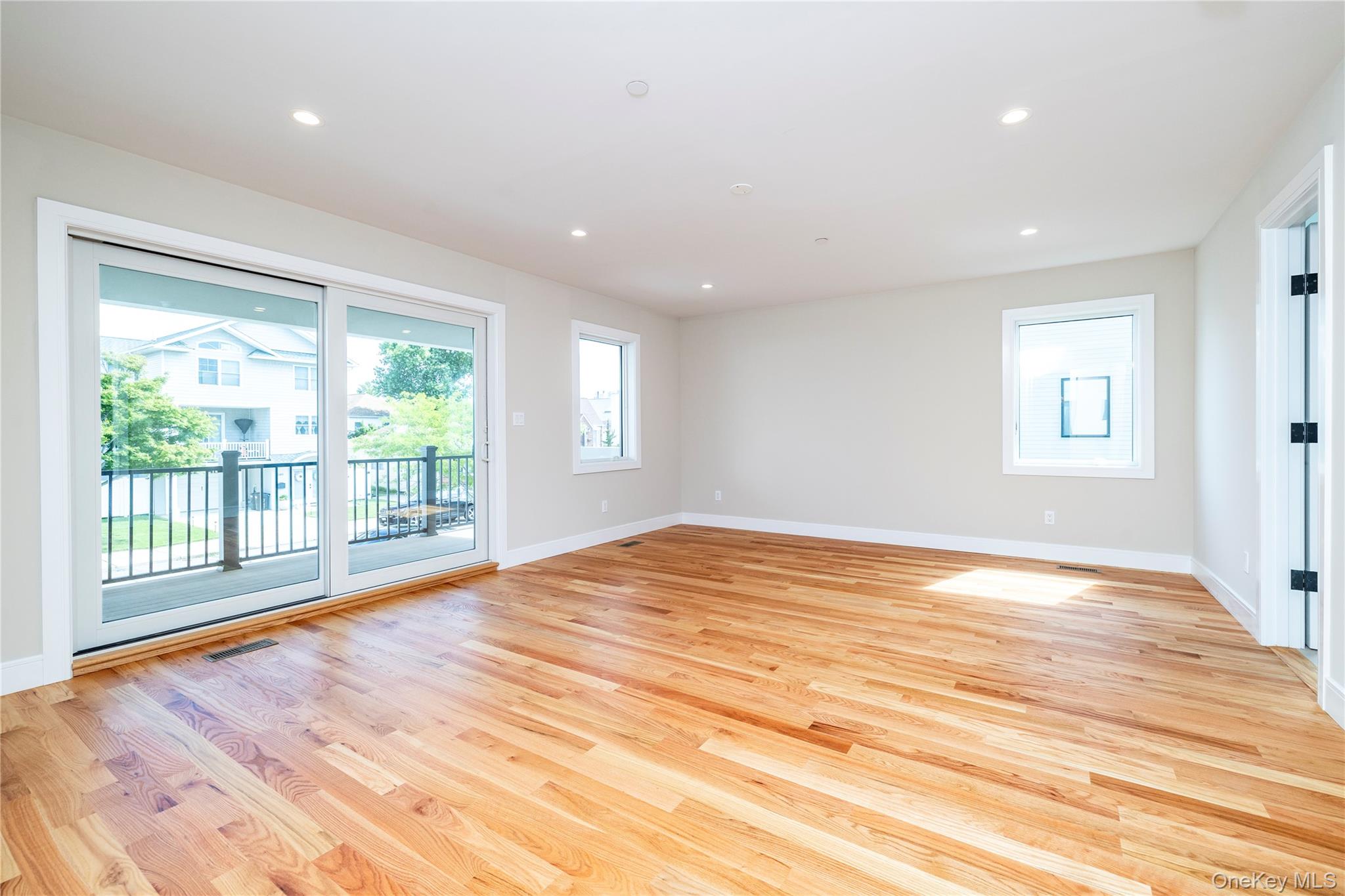 #19 photo, 344 E Fulton Street, ナッソー郡 Long Beach , NY 11561