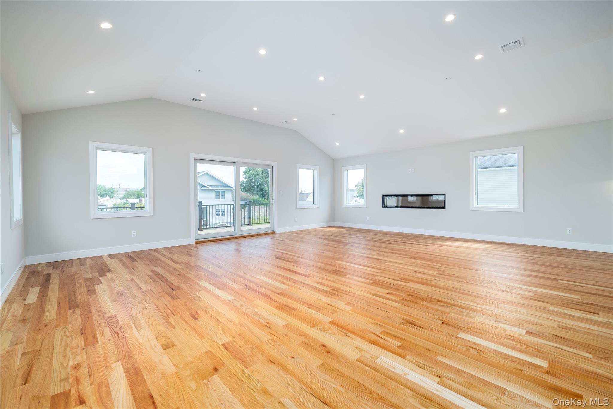 #9 photo, 344 E Fulton Street, ナッソー郡 Long Beach , NY 11561