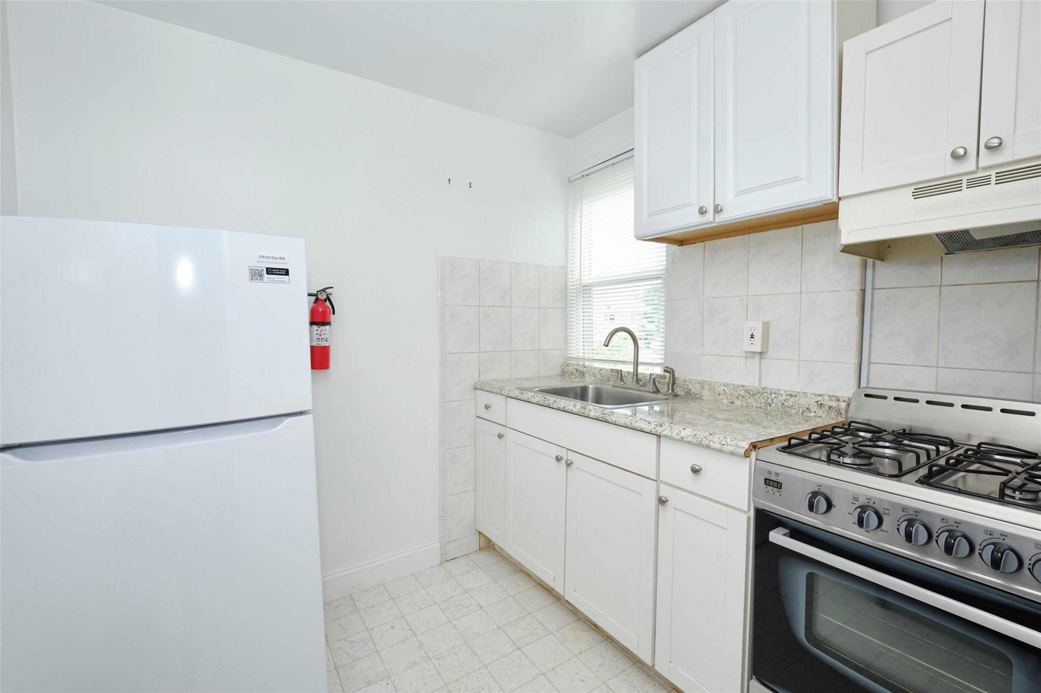 #4 photo, 13501 Crossbay Boulevard, クイーンズ区 Ozone Park , NY 11417