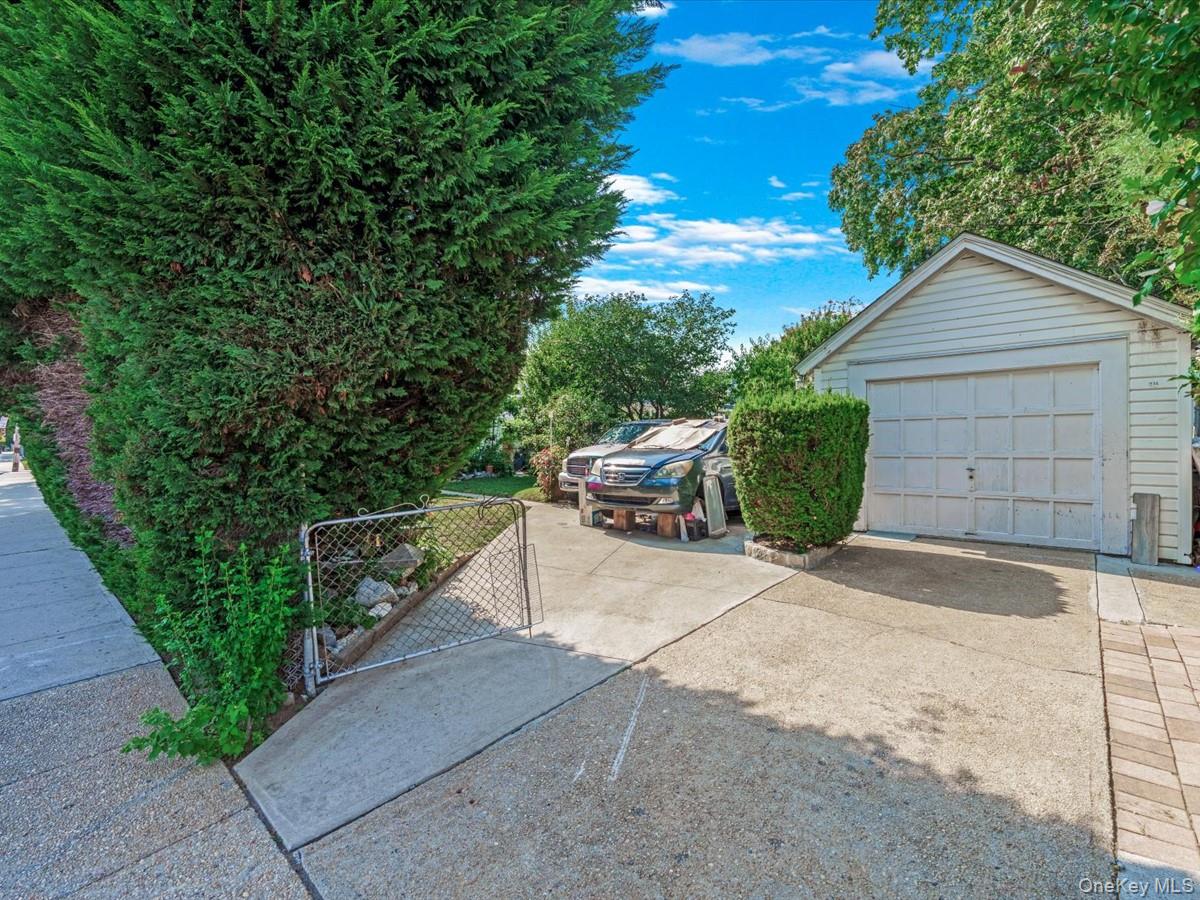 #13 photo, 44 Saint Pauls Road, ナッソー郡 Hempstead , NY 11550