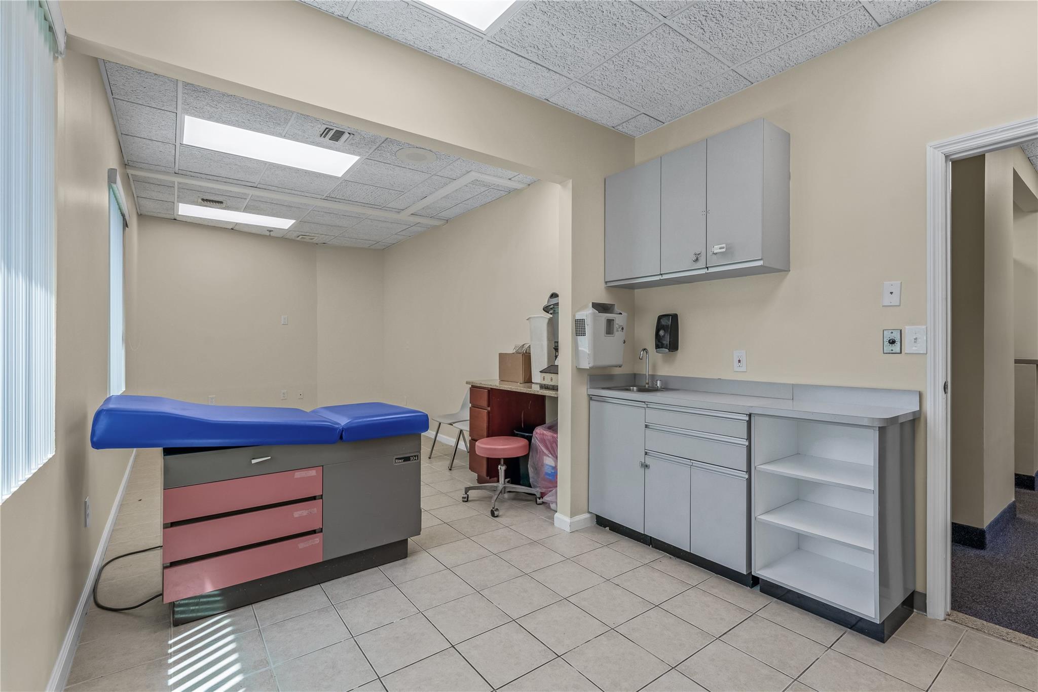 #13 photo, 1097 Old Country Road, ナッソー郡 Plainview , NY 11803