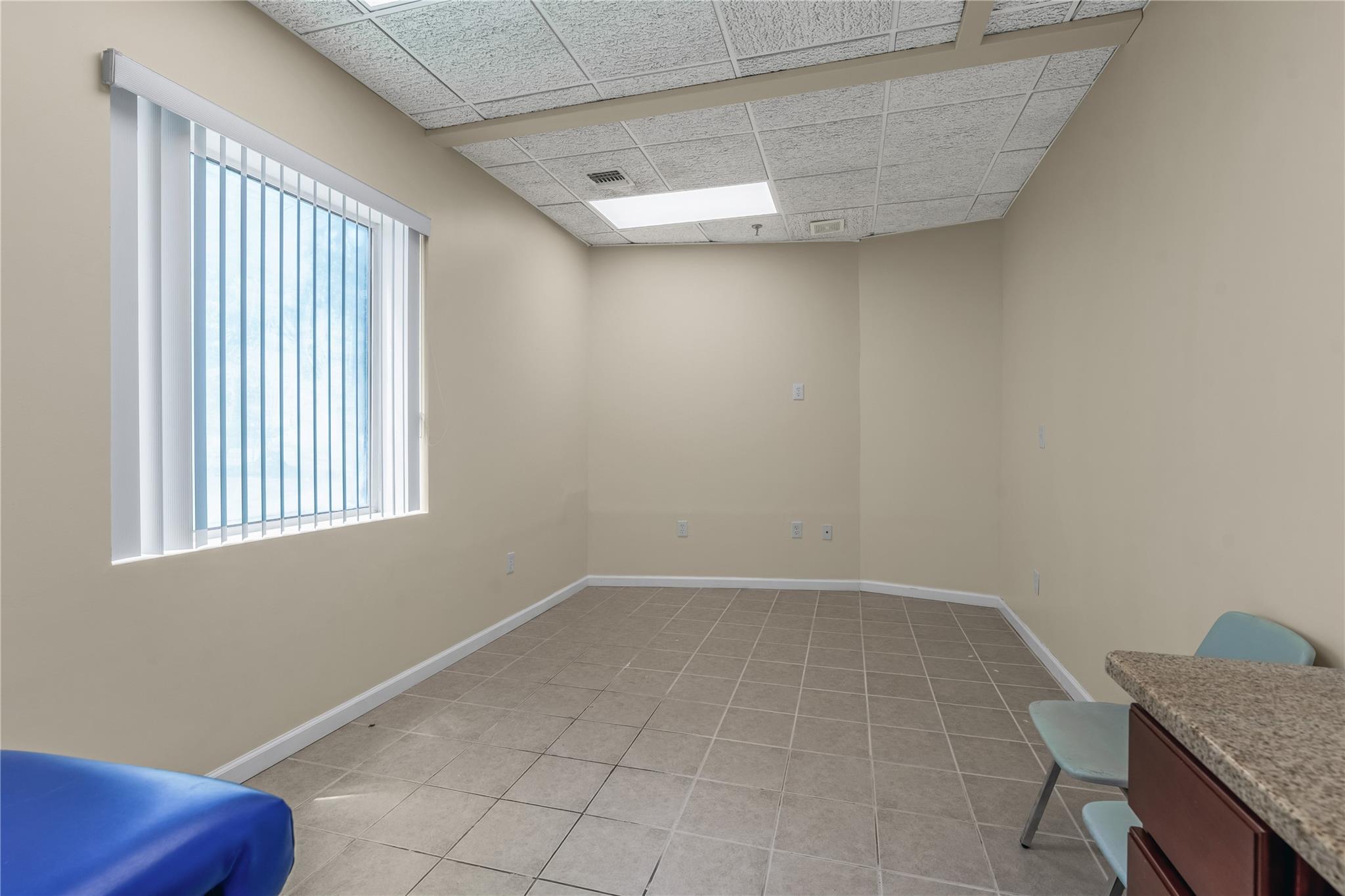 #14 photo, 1097 Old Country Road, ナッソー郡 Plainview , NY 11803