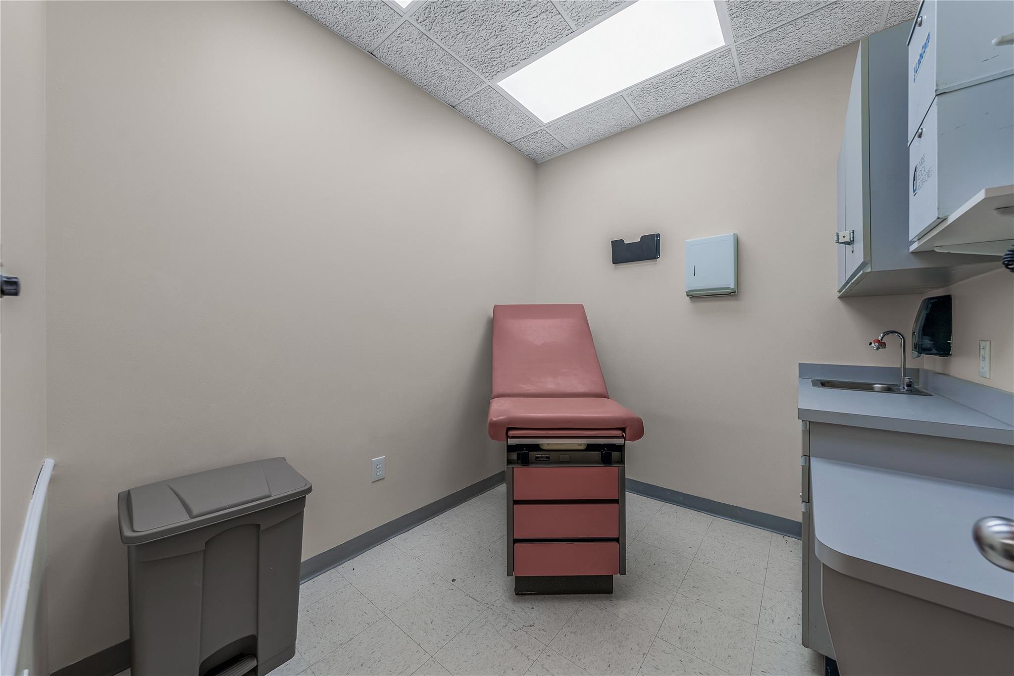 #15 photo, 1097 Old Country Road, ナッソー郡 Plainview , NY 11803