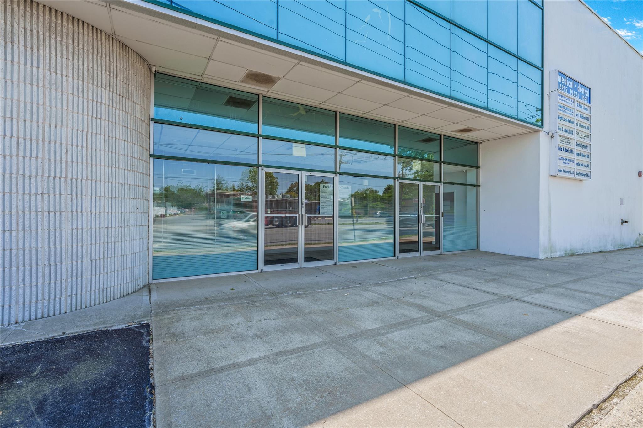 #2 photo, 1097 Old Country Road, ナッソー郡 Plainview , NY 11803