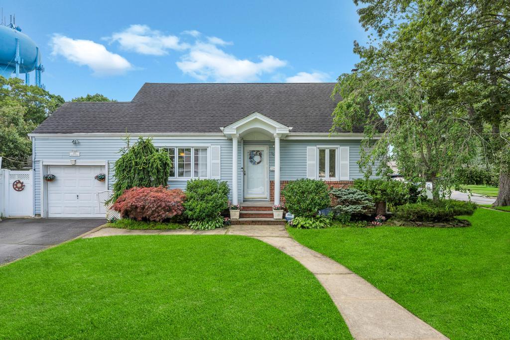 #1 photo, 100 Brendan Avenue, 長島 Massapequa Park , NY 11762