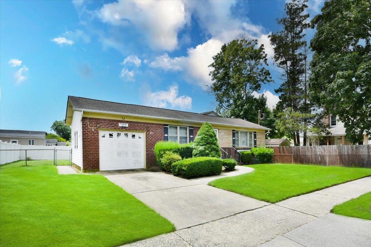 #2 photo, 212 N Cedar Street, 長島 Massapequa , NY 11758