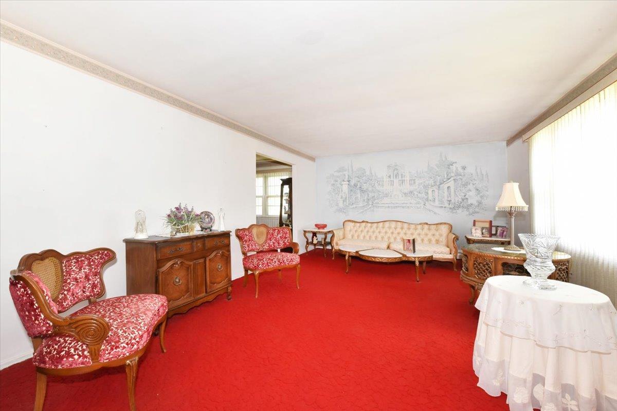 #5 photo, 212 N Cedar Street, 長島 Massapequa , NY 11758