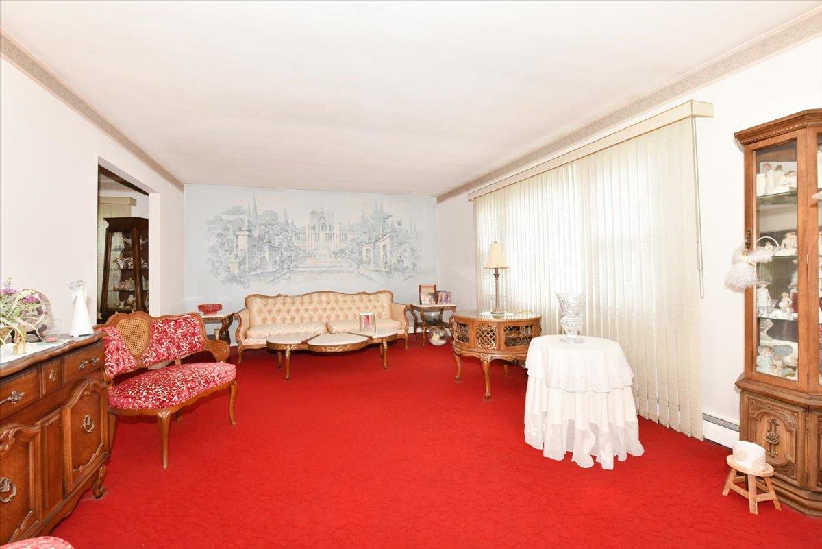 #6 photo, 212 N Cedar Street, 長島 Massapequa , NY 11758