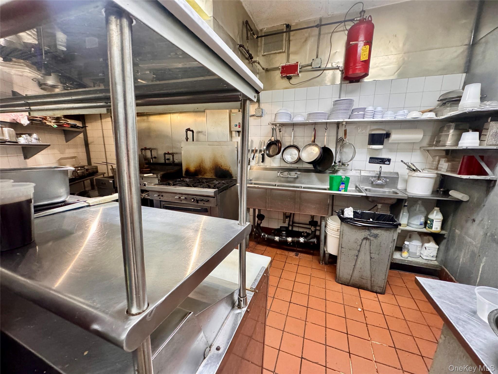 #10 photo, 106-16 Corona Ave, クイーンズ区 Corona , NY 11368