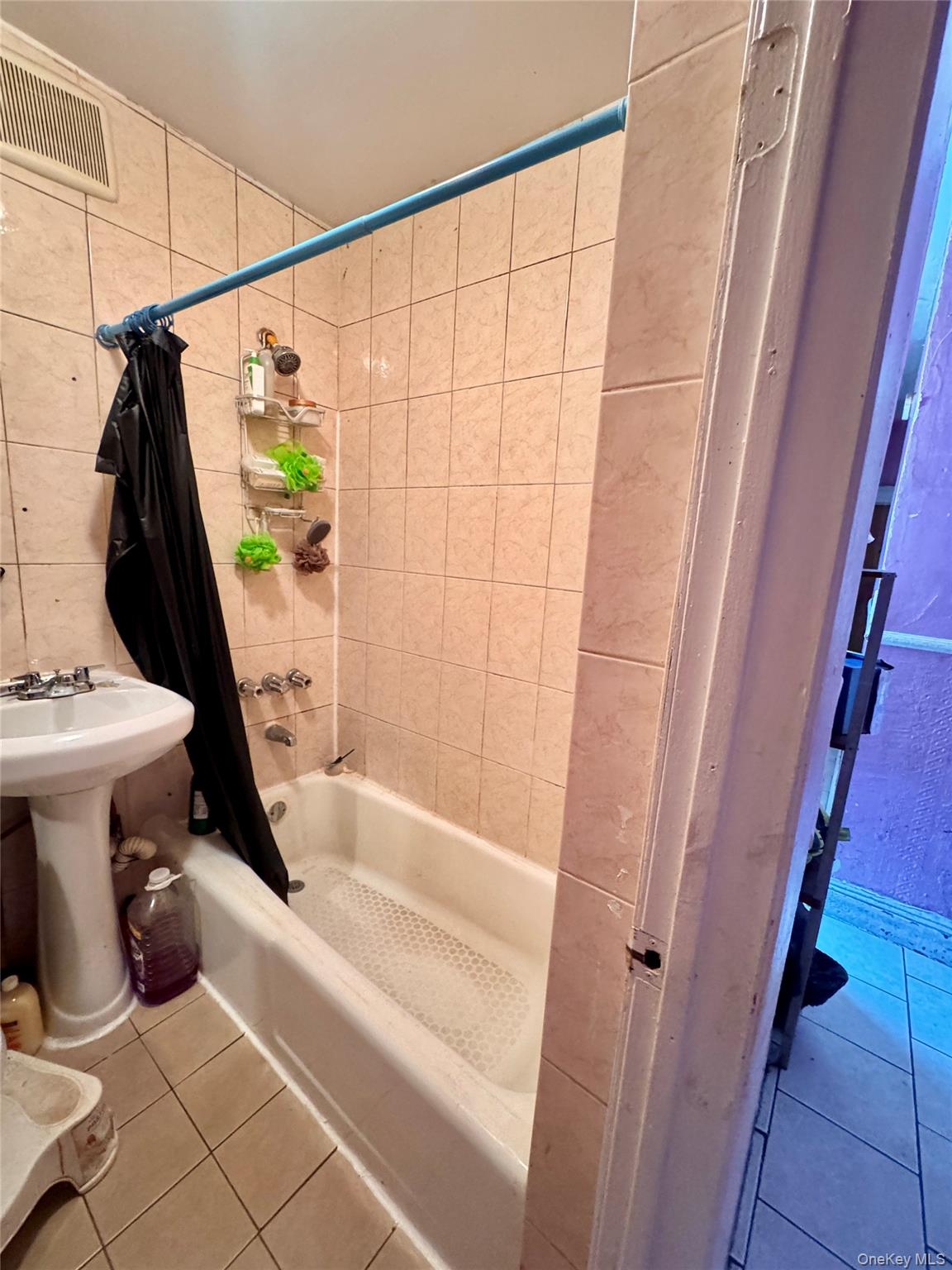 #5 photo, 106-16 Corona Ave, クイーンズ区 Corona , NY 11368