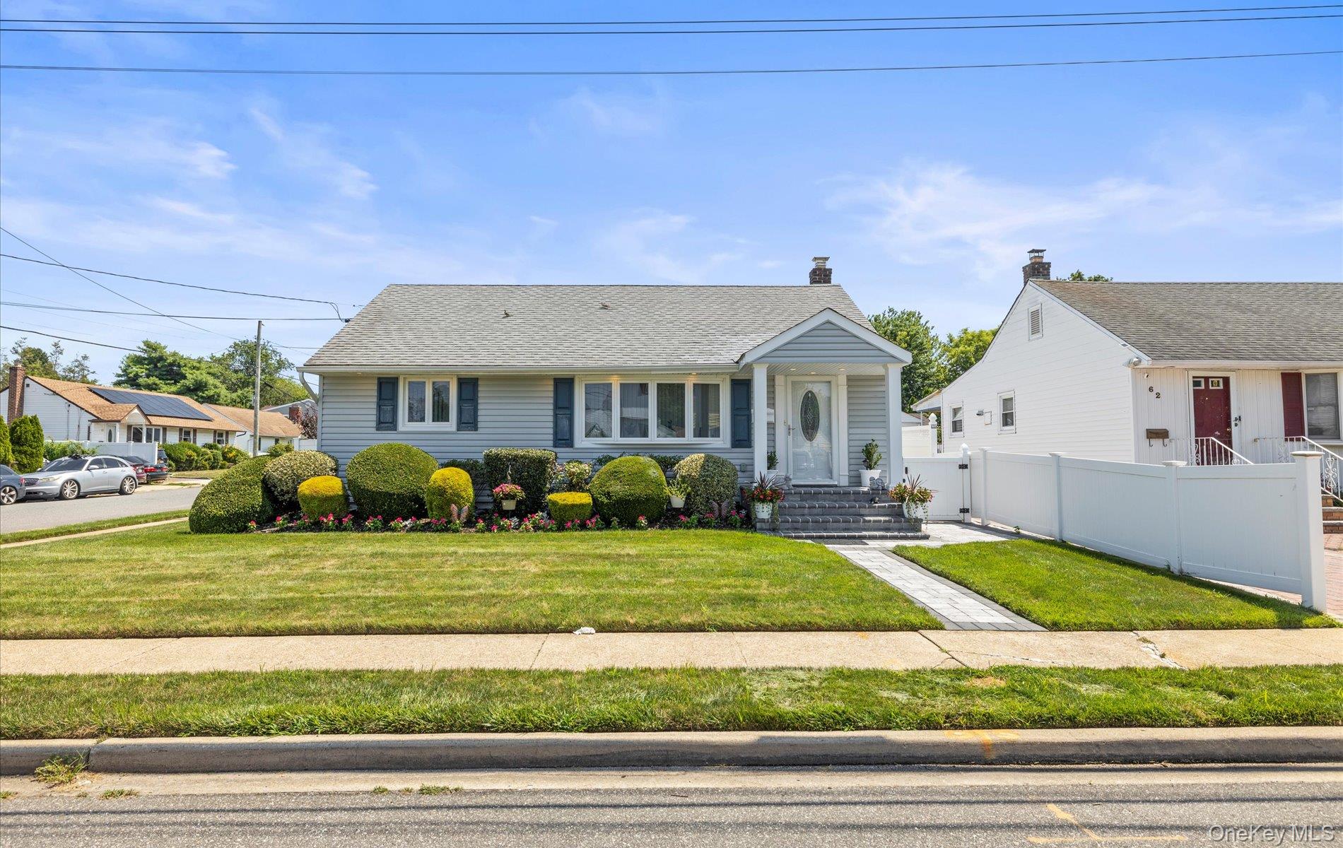 #1 photo, 64 Myers Avenue, ナッソー郡 Hicksville , NY 11801