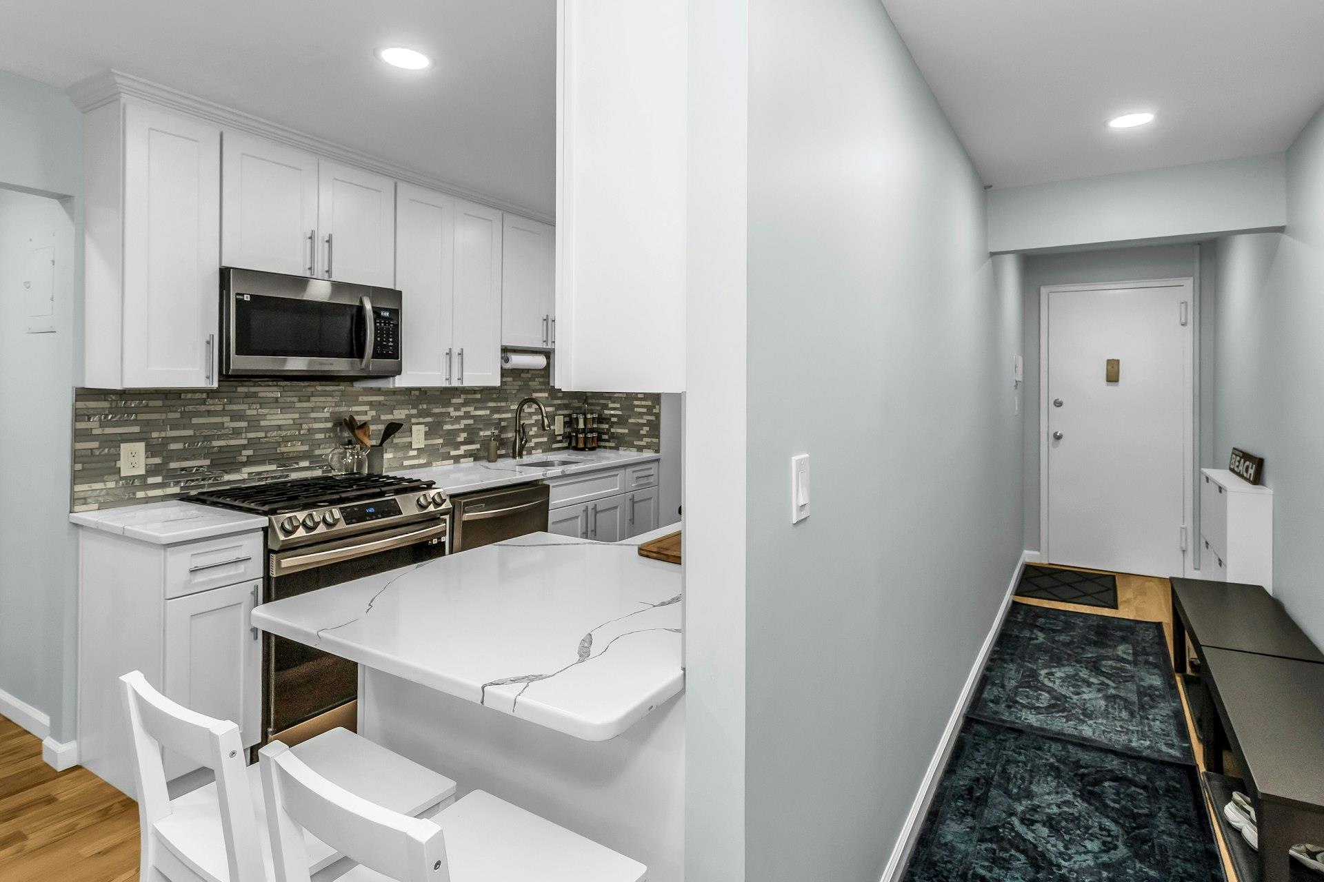 #11 photo, 324 Post Avenue, 長島 西布雷 Westbury , NY 11590