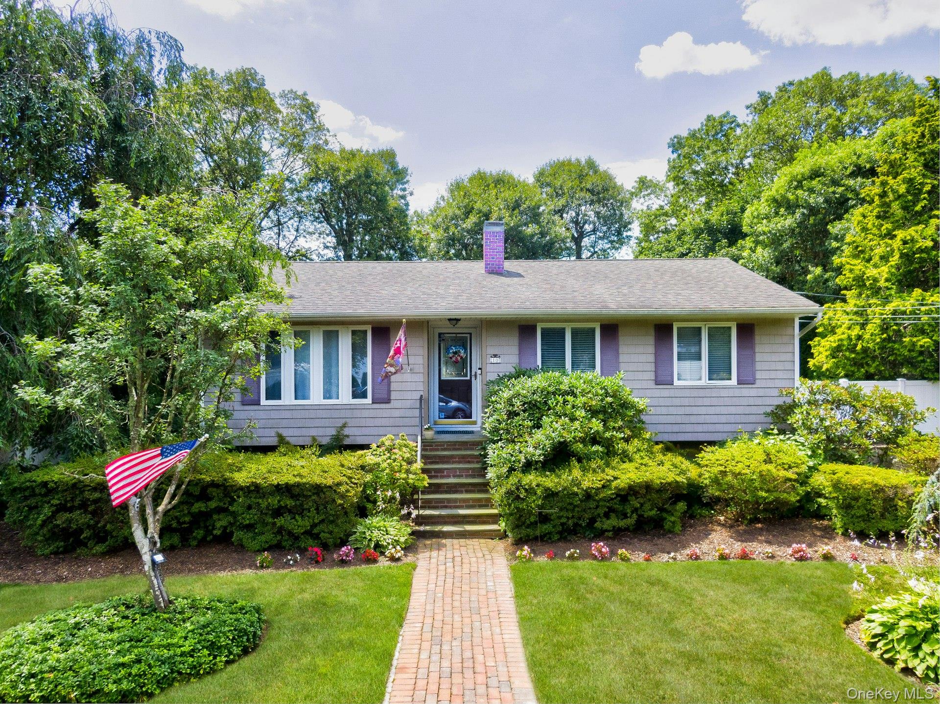 #1 photo, 10 Dean Street, 東長島 Port Jefferson Station , NY 11776