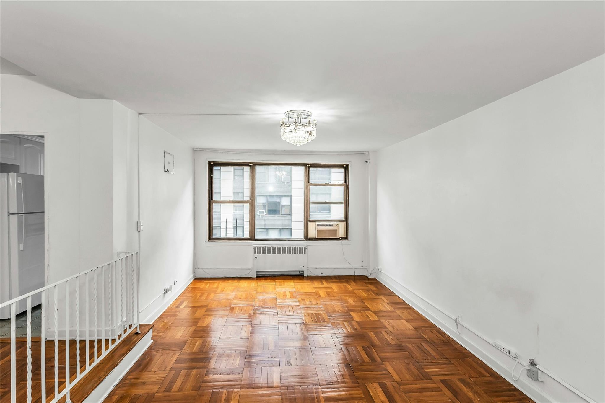 #4 photo, 98-50 63rd Drive, クイーンズ区 Rego Park , NY 11374