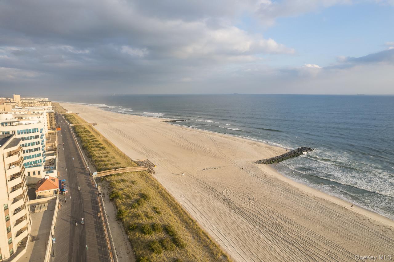 #19 photo, 529 E Chester Street, ナッソー郡 Long Beach , NY 11561