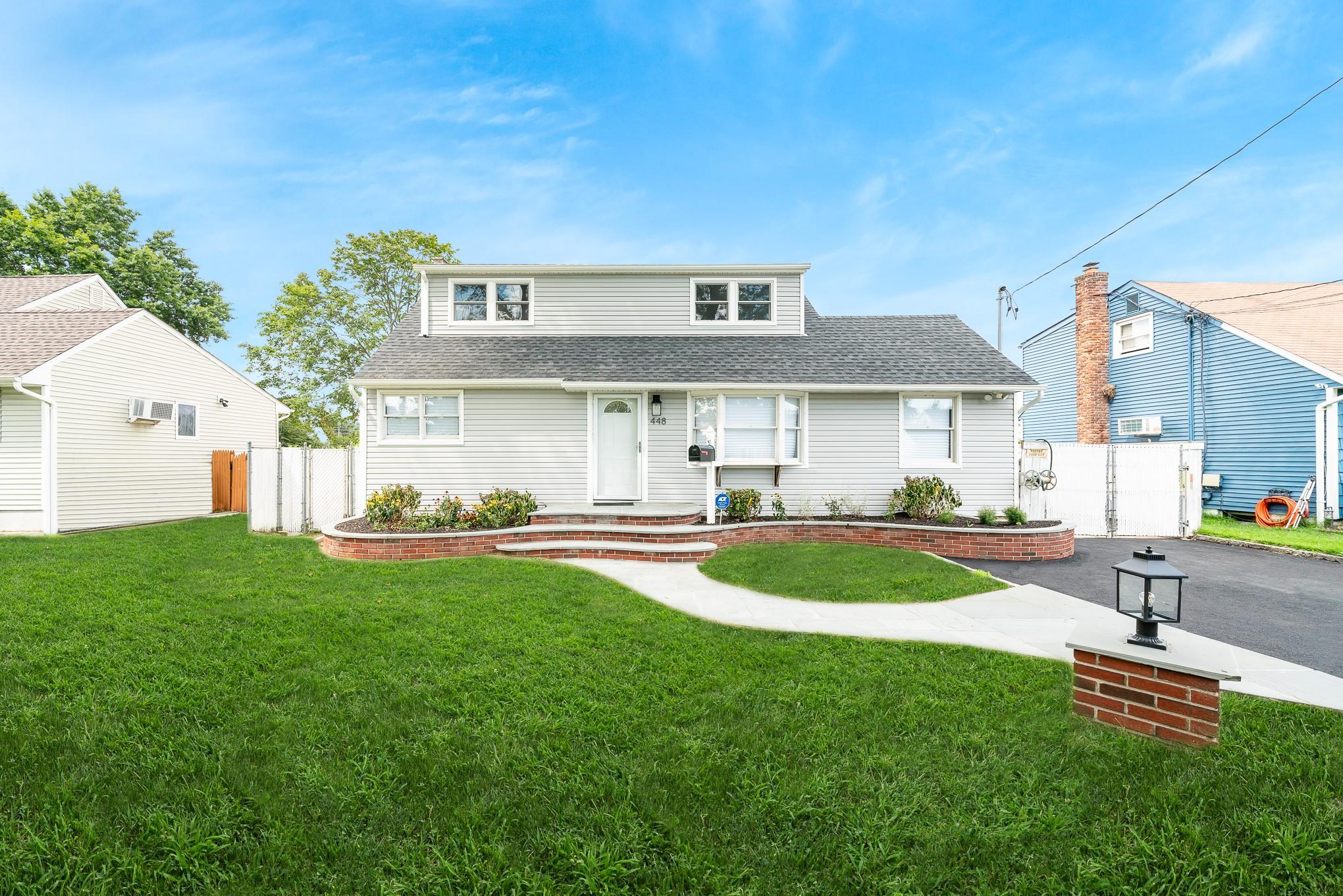 #1 photo, 448 37th Street, 롱 아일랜드 Lindenhurst , NY 11757