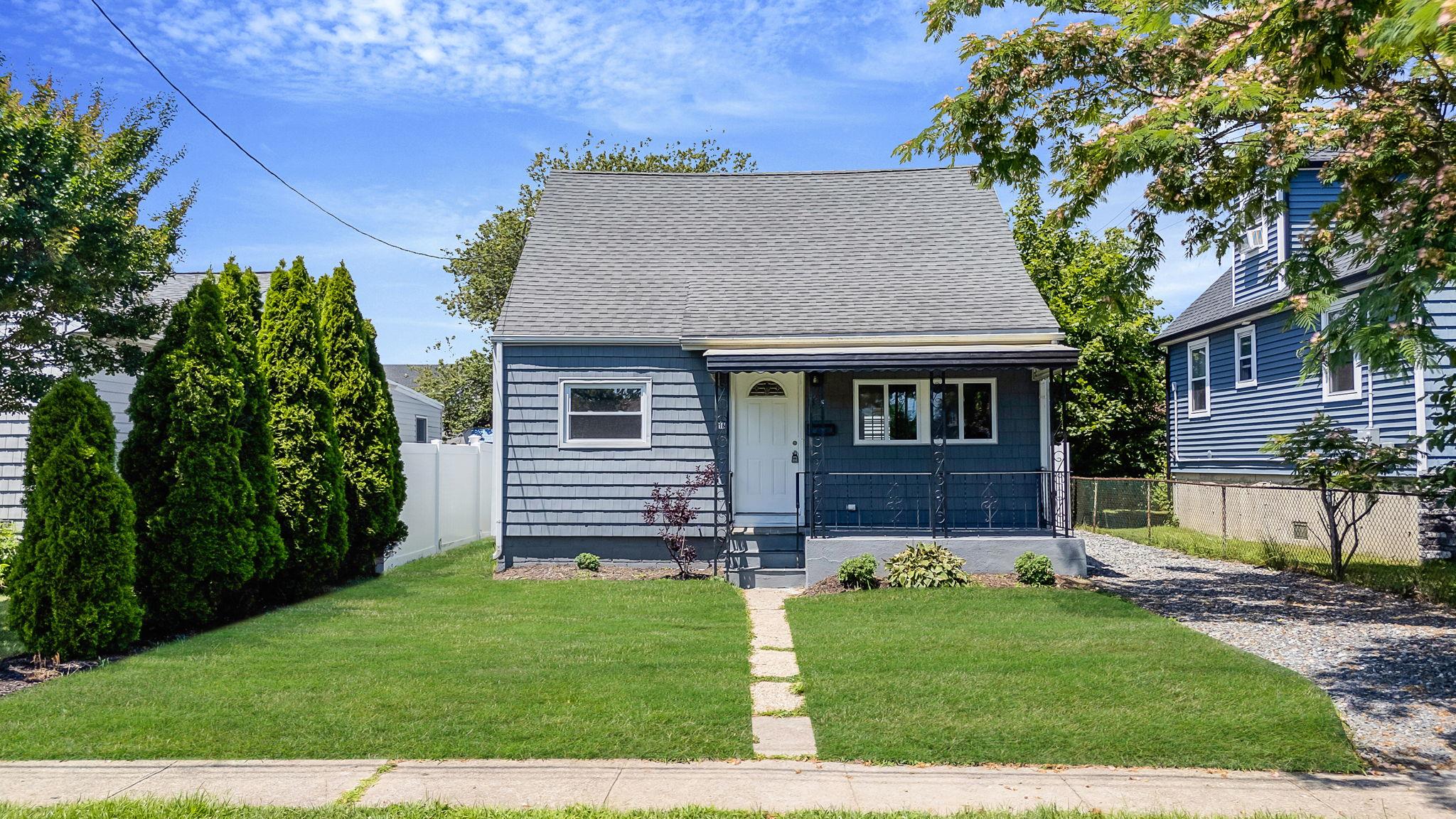 #1 photo, 18 Schley Avenue, サフォーク郡 Lindenhurst , NY 11757