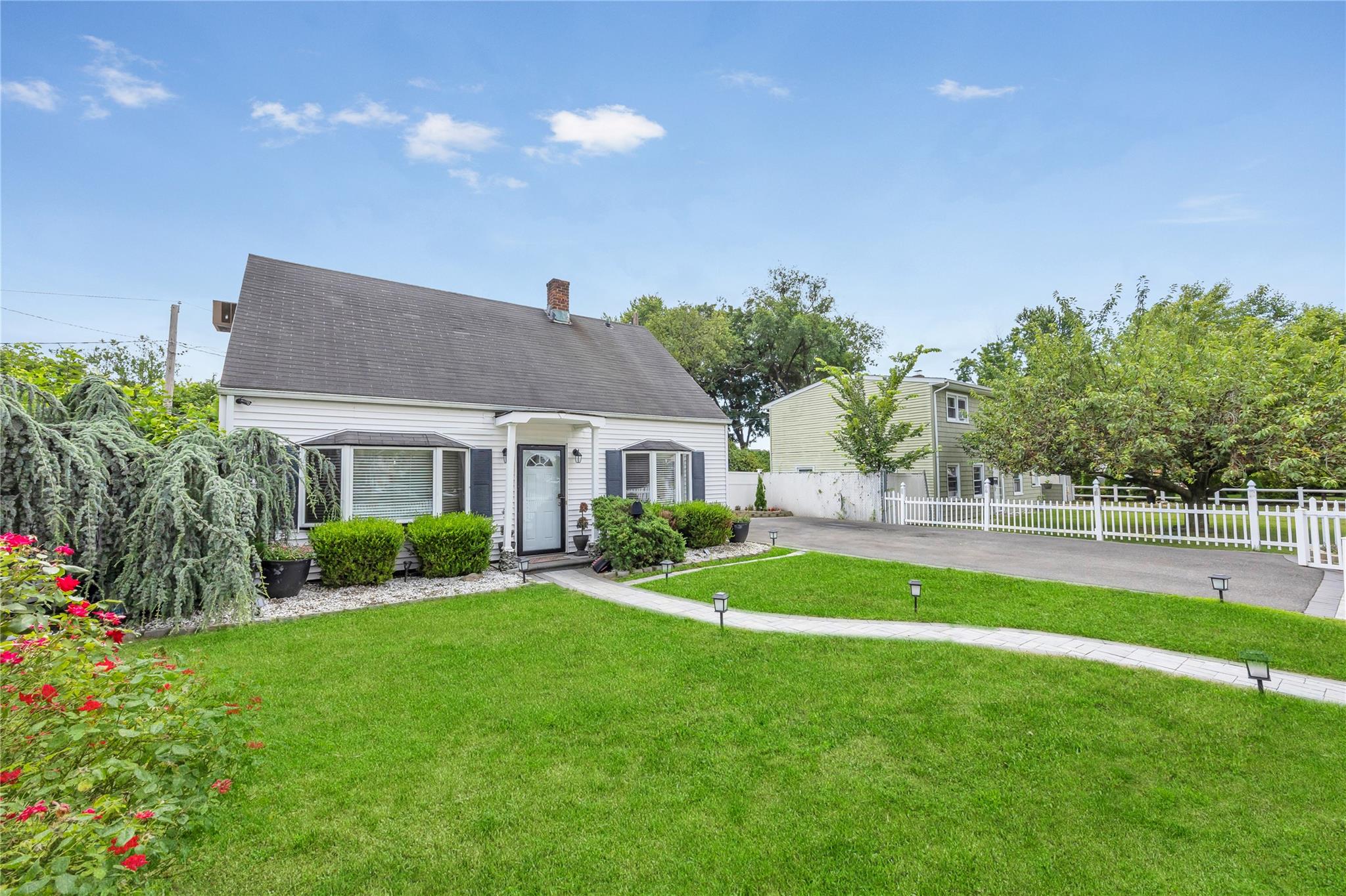 #1 photo, 71 Slate Lane, ナッソー郡 Levittown , NY 11756