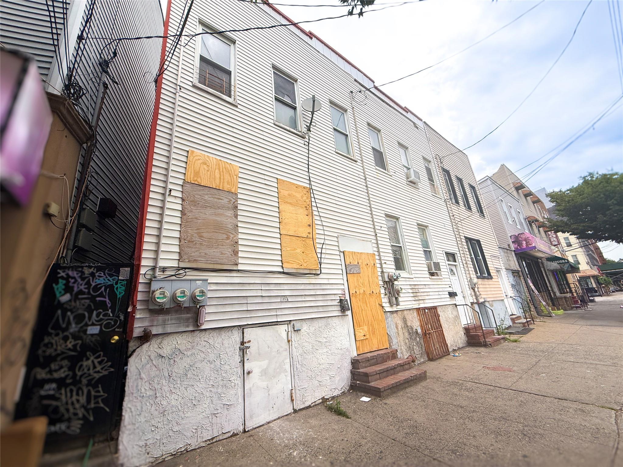 #2 photo, 1129 E Tremont Avenue, ブロンクス区 Bronx , NY 10460