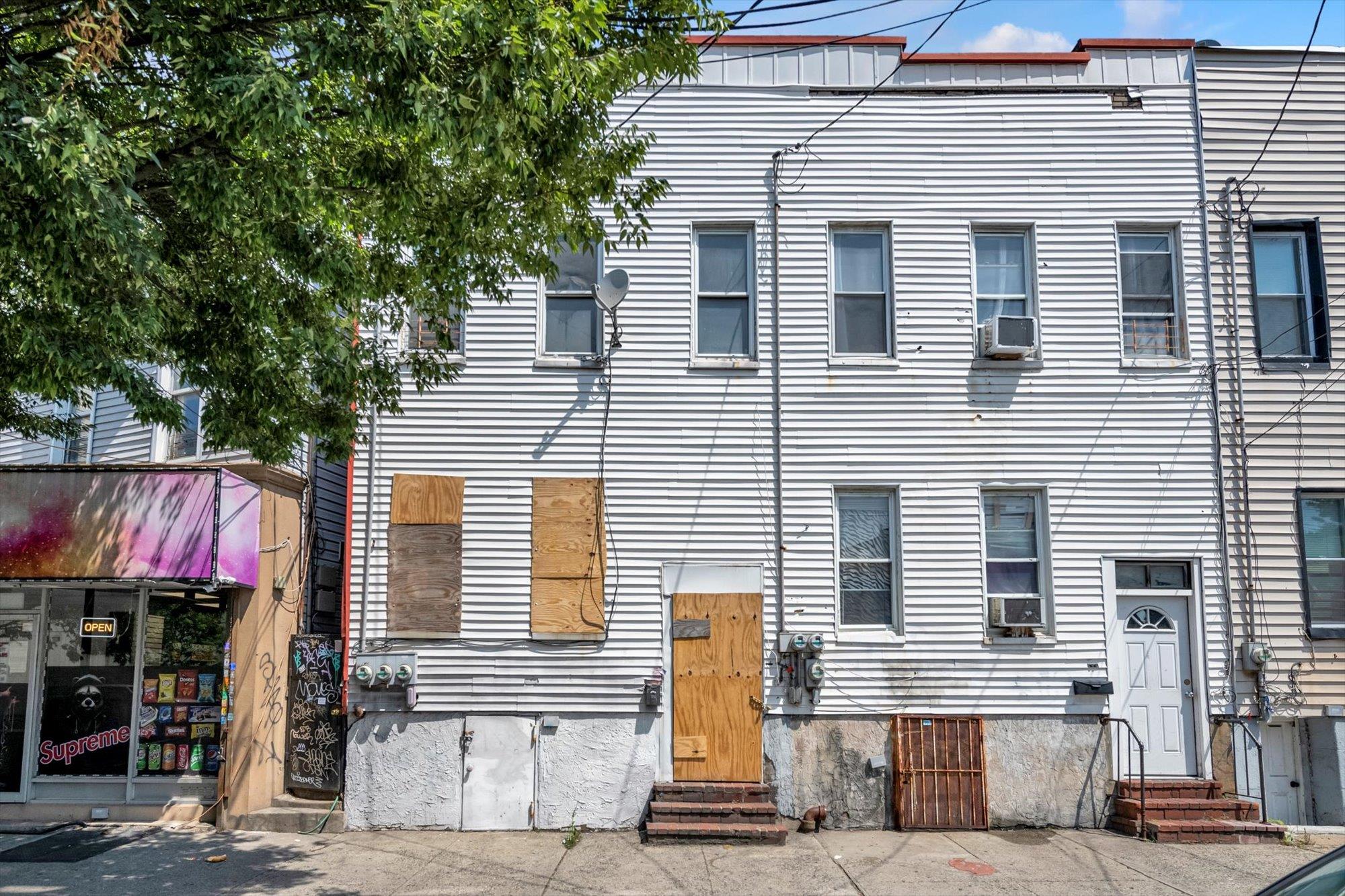 #3 photo, 1129 E Tremont Avenue, ブロンクス区 Bronx , NY 10460