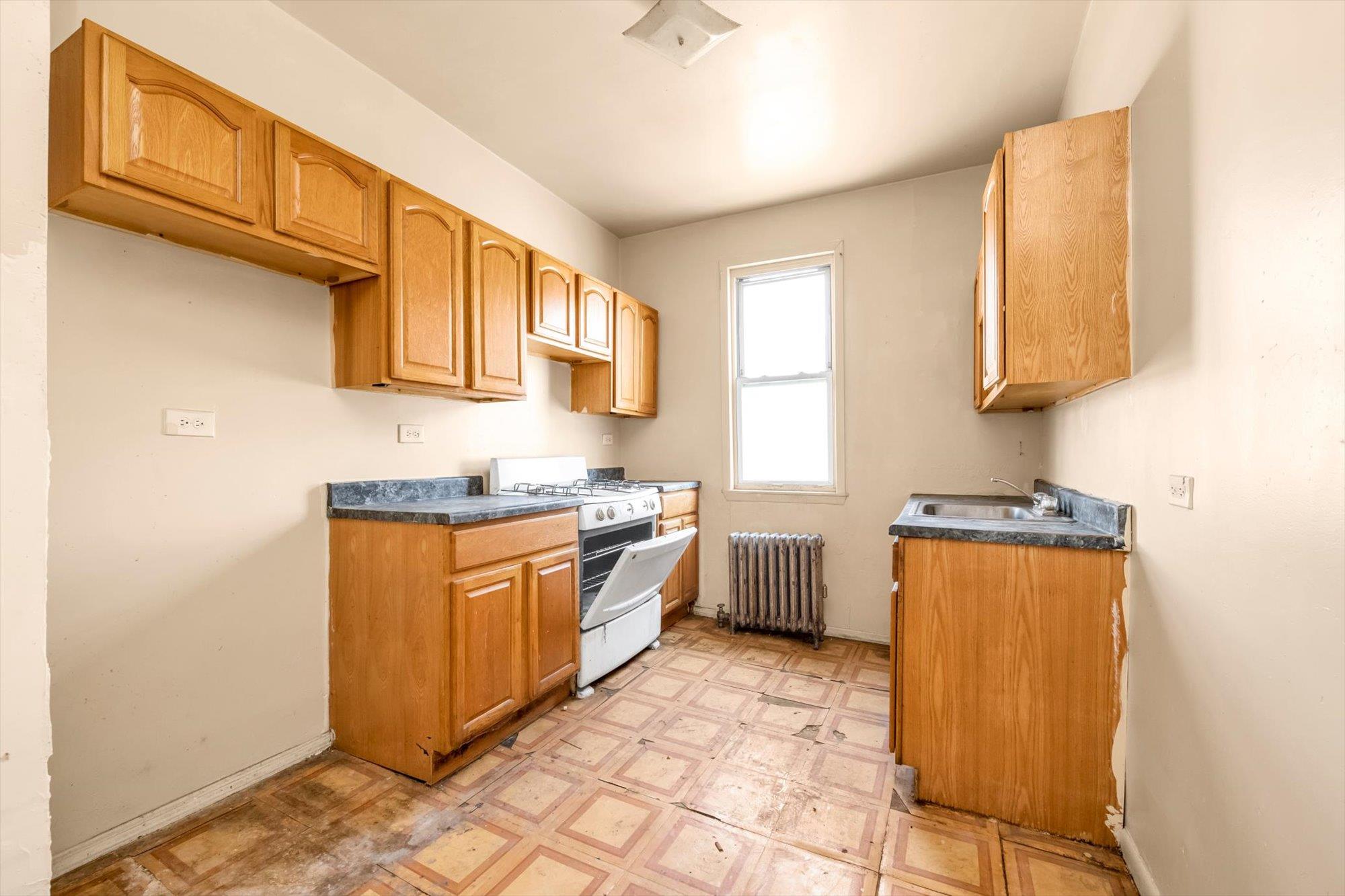 #6 photo, 1129 E Tremont Avenue, ブロンクス区 Bronx , NY 10460