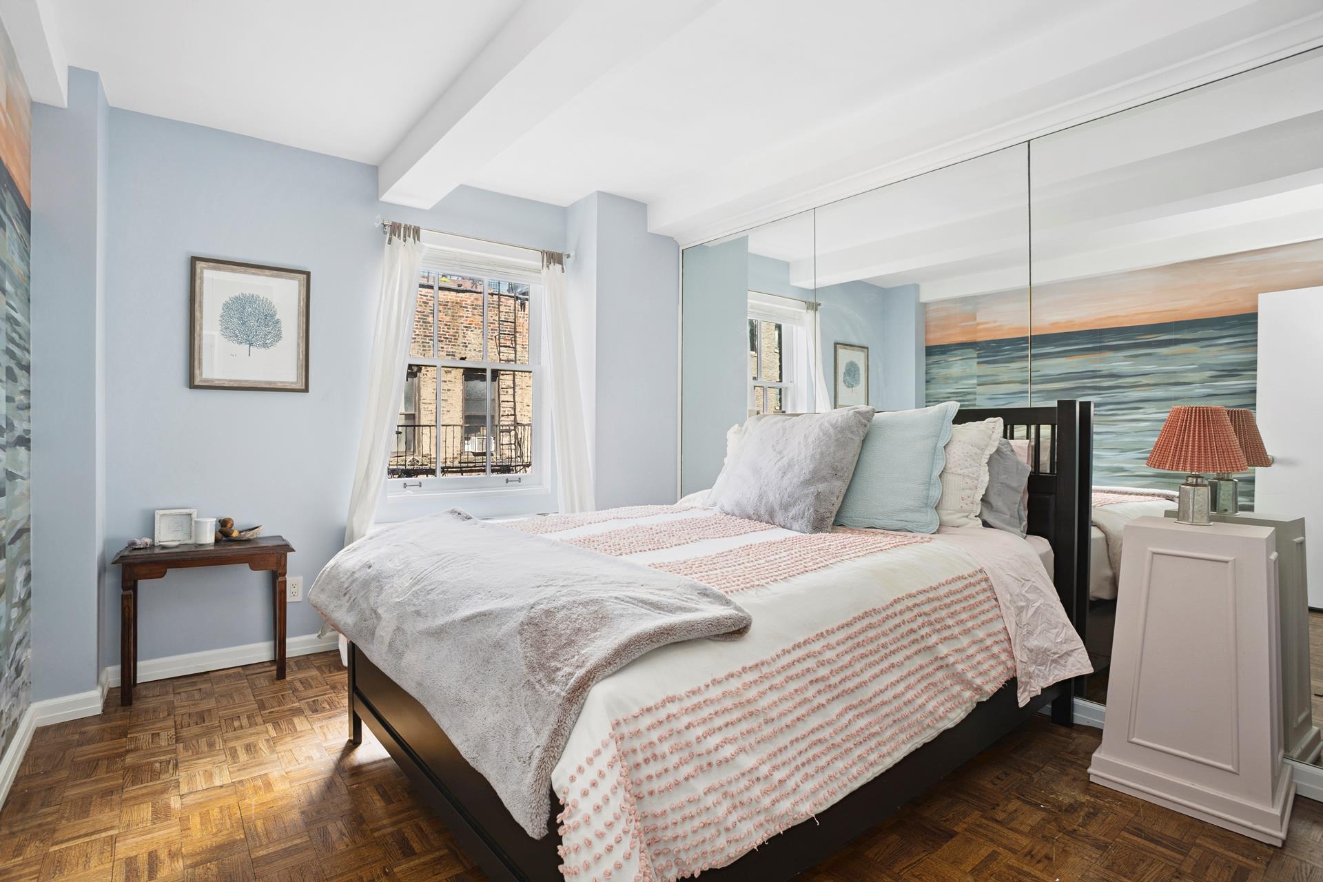 #4 photo, 235 E 49TH Street, マンハッタン Turtle Bay , NY 10017