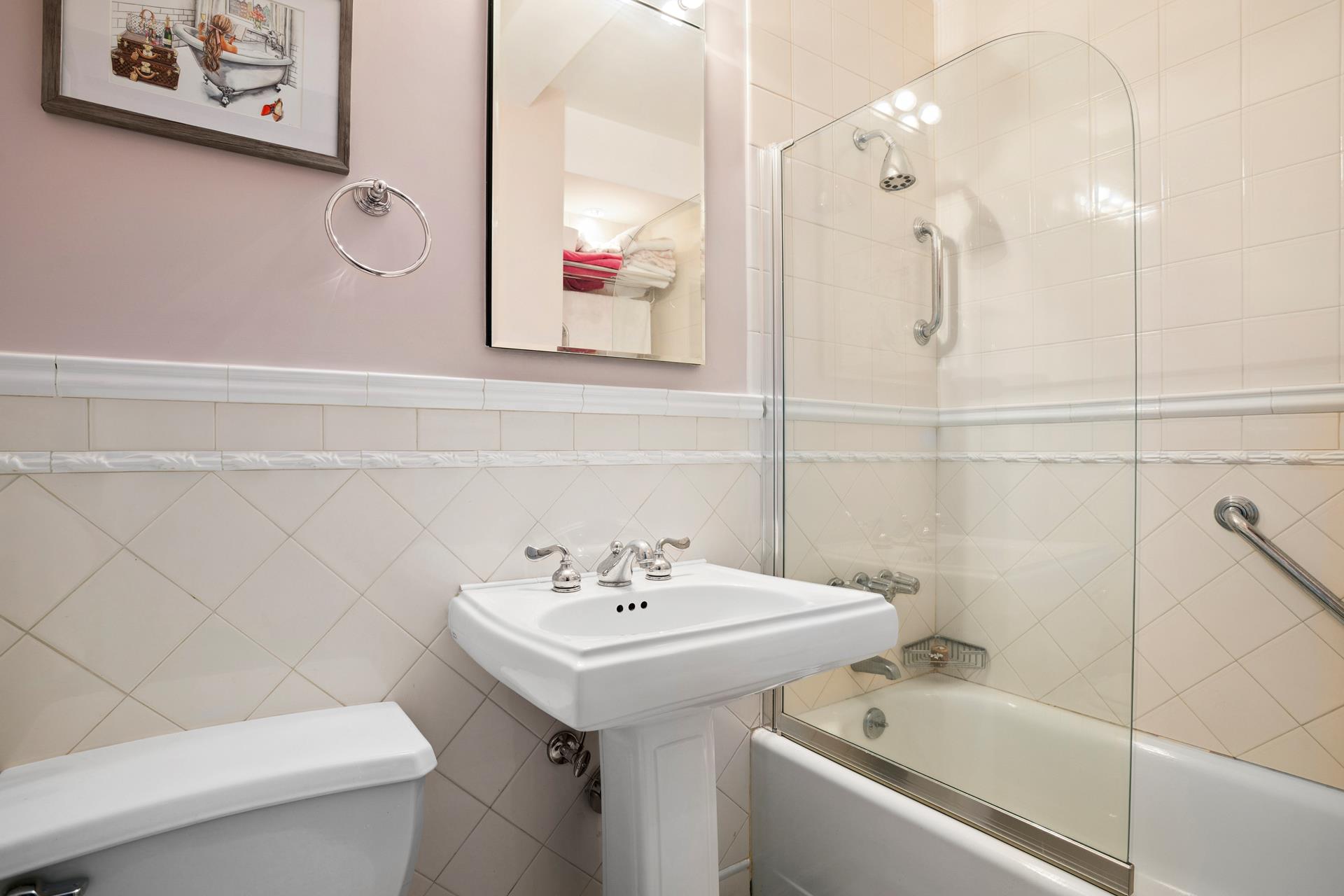 #5 photo, 235 E 49TH Street, マンハッタン Turtle Bay , NY 10017