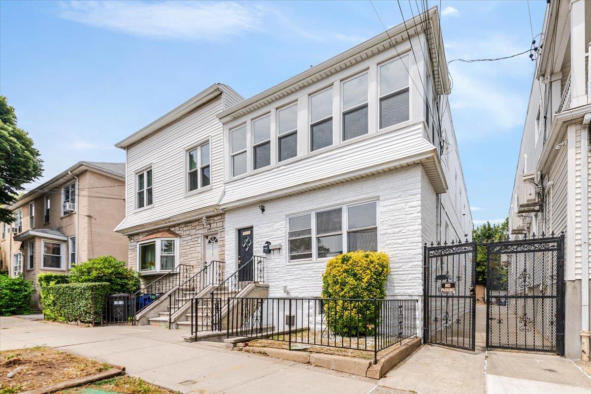 #1 photo, 959 Van Nest Ave, Bronx , NY 10462