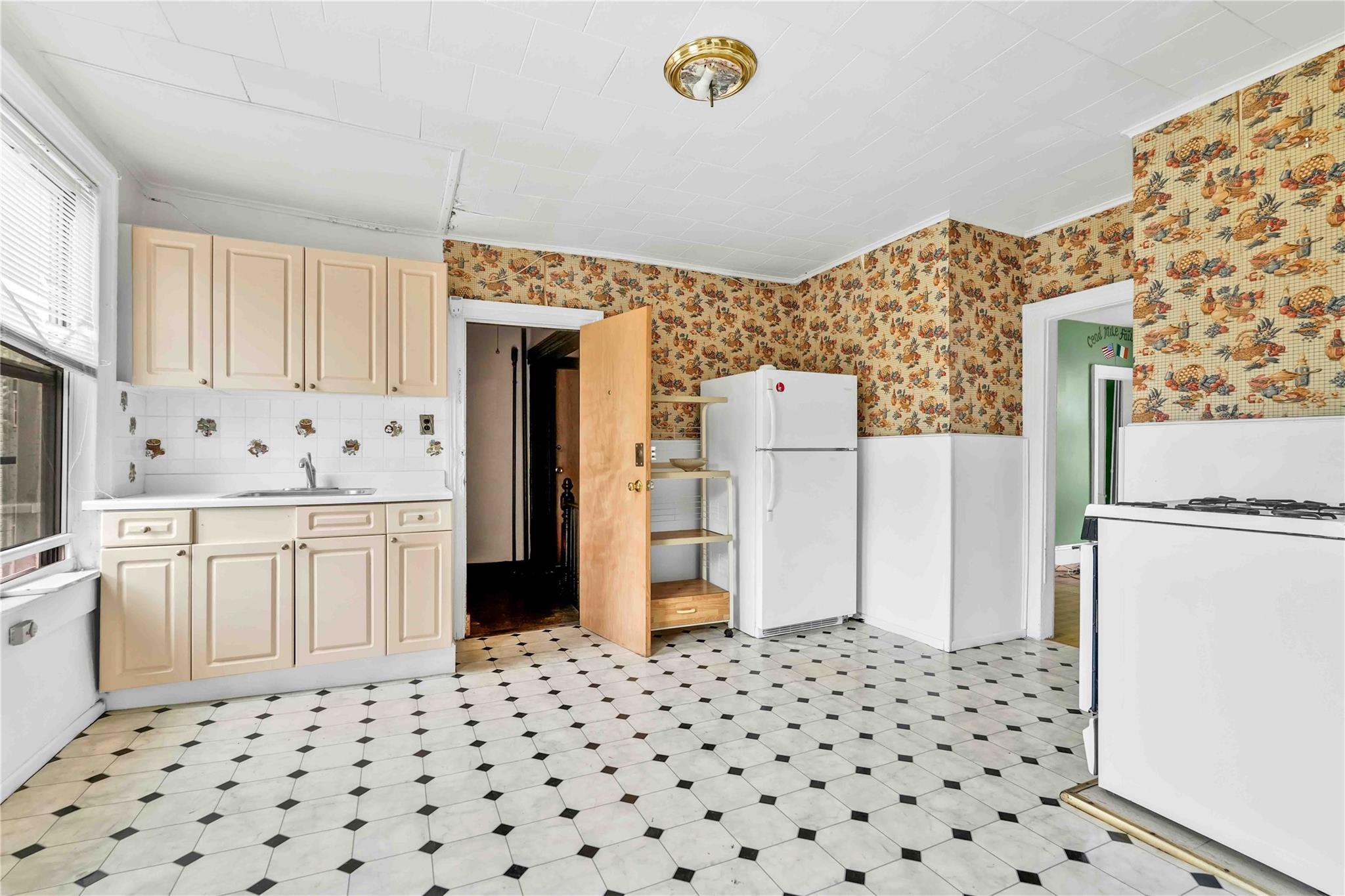 #7 photo, 3245 37th Street, Astoria , NY 11103