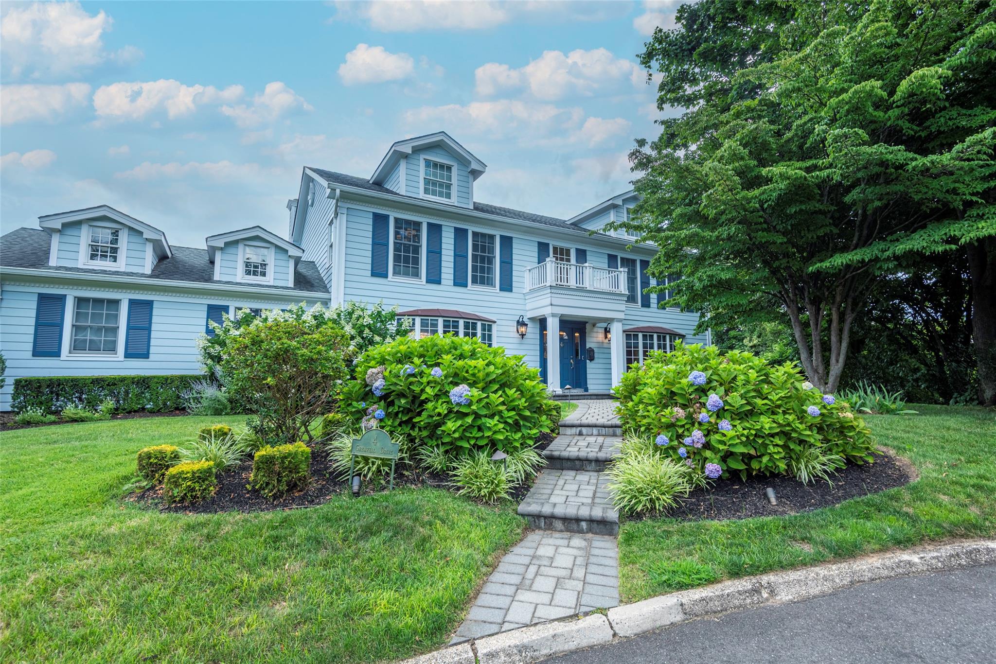 #1 photo, 4 Grenfell Drive, Great Neck , NY 11020