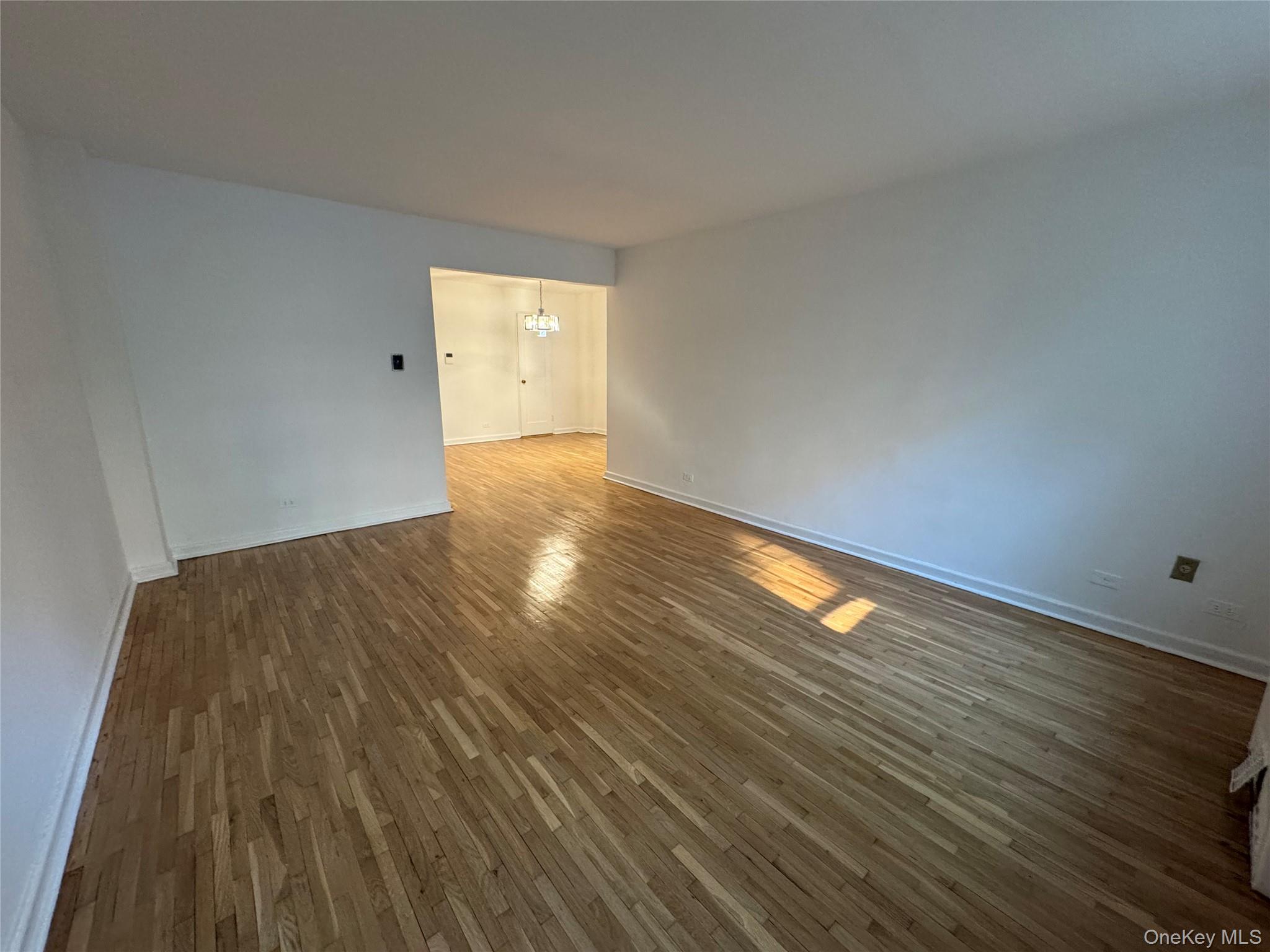 #8 photo, 14021 Burden Crescent, クイーンズ区 Briarwood , NY 11435