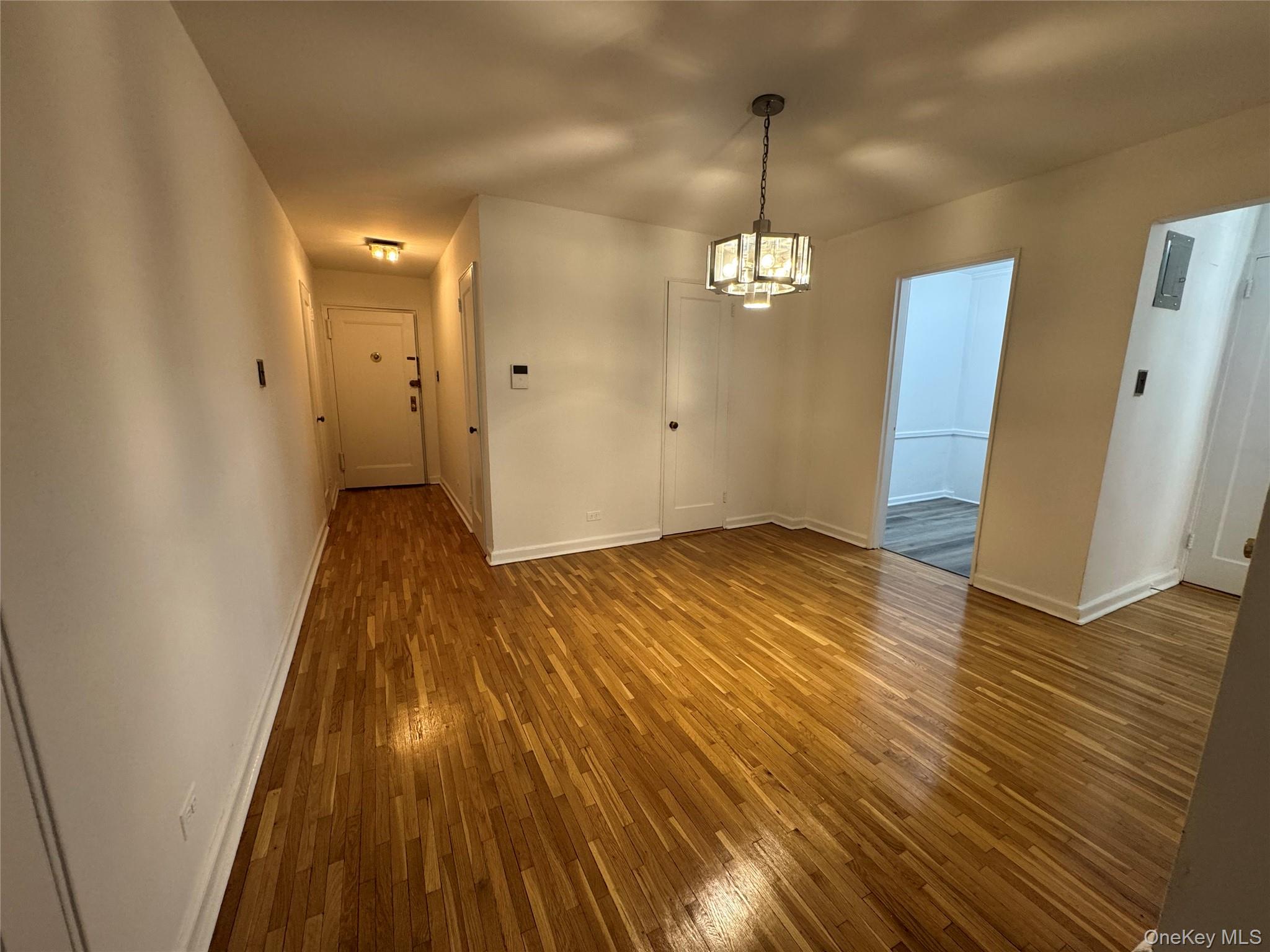 #9 photo, 14021 Burden Crescent, クイーンズ区 Briarwood , NY 11435