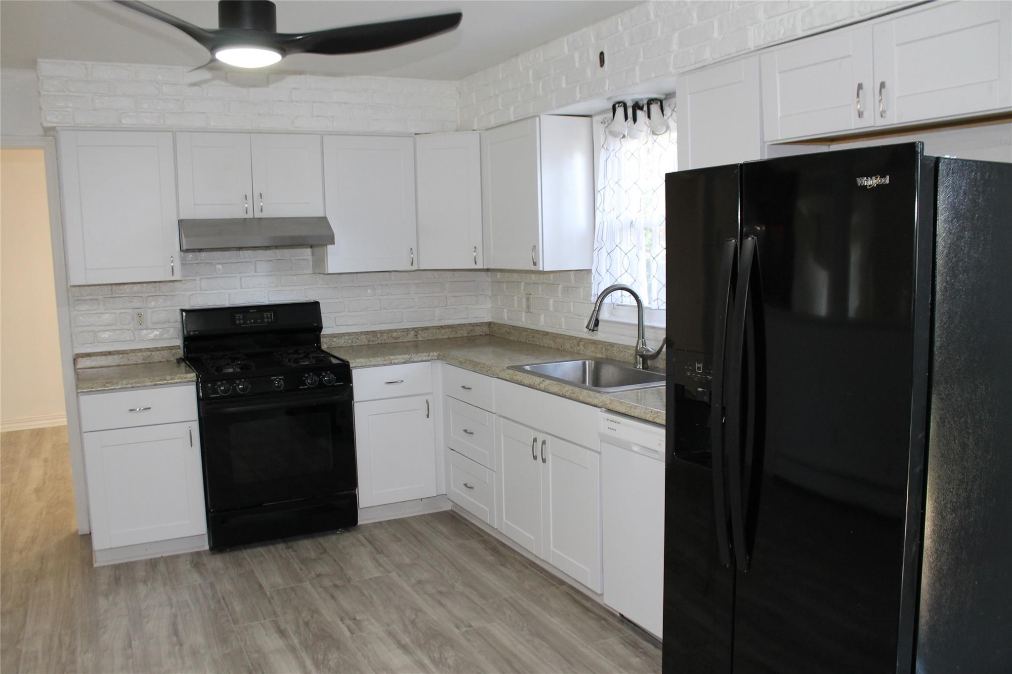 #15 photo, 11 Roberts Road, サフォーク郡 Shirley , NY 11967