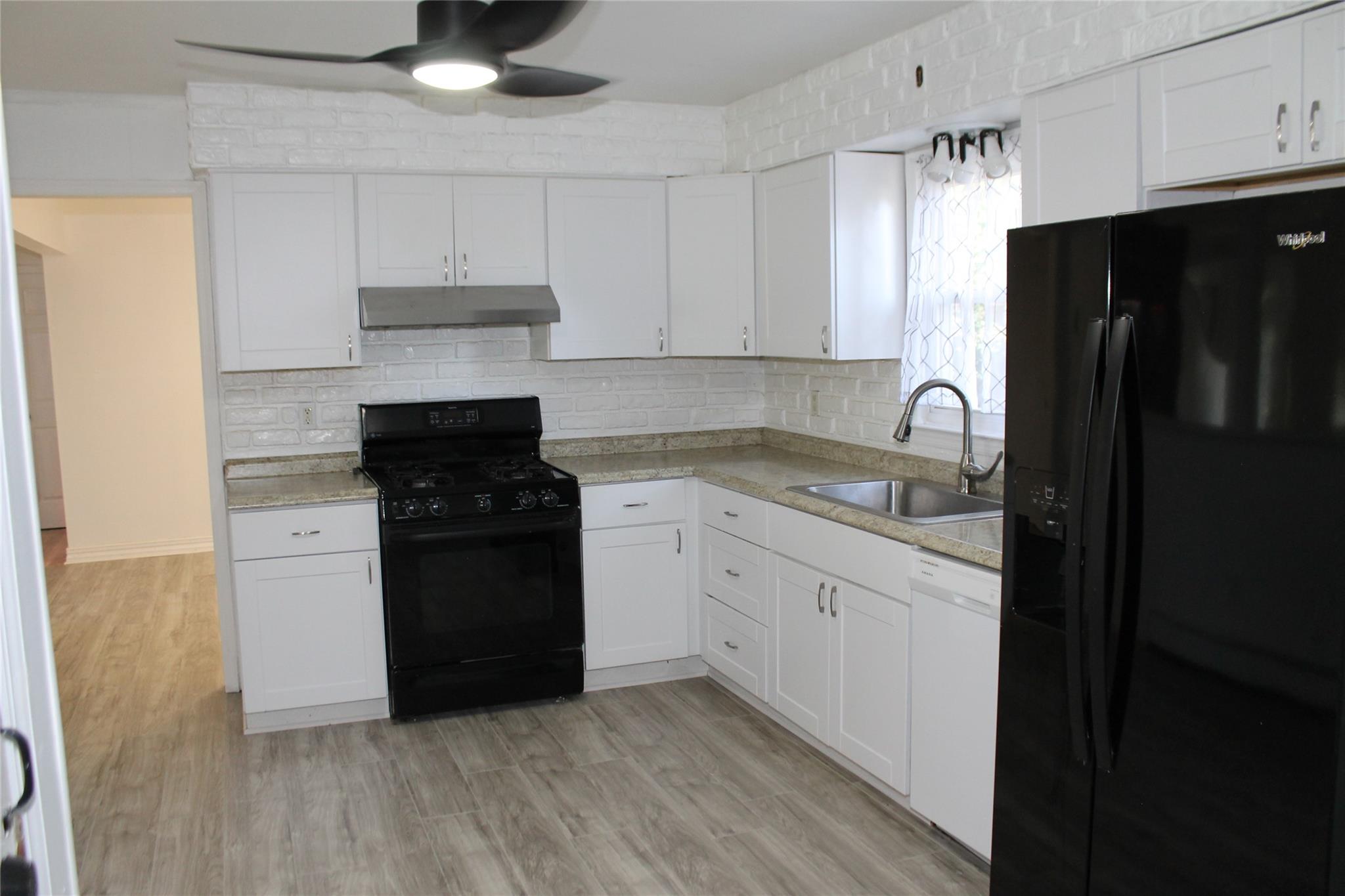 #3 photo, 11 Roberts Road, サフォーク郡 Shirley , NY 11967