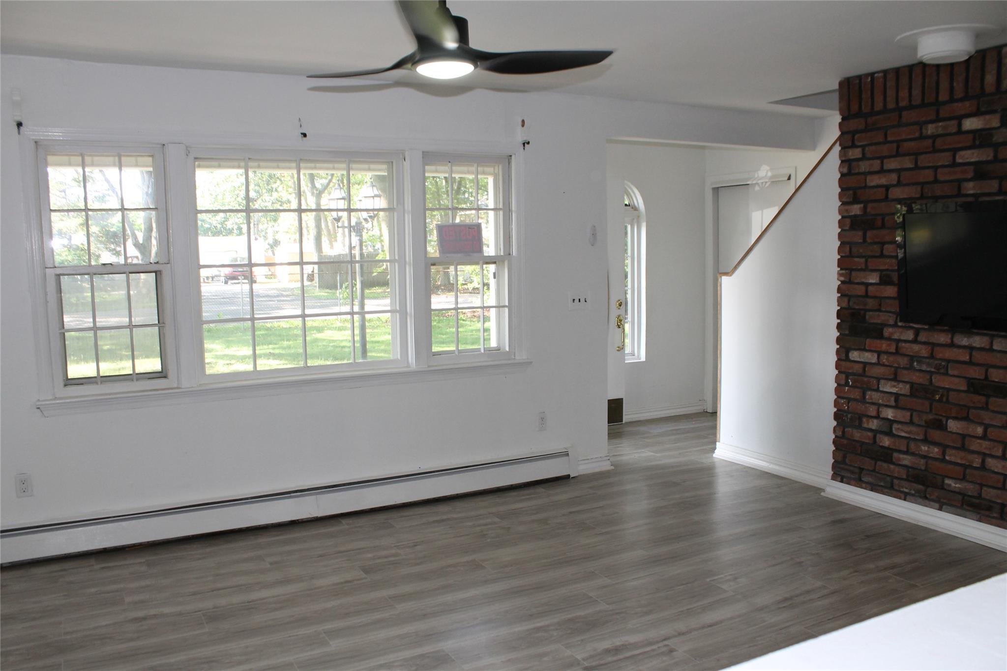 #4 photo, 11 Roberts Road, サフォーク郡 Shirley , NY 11967