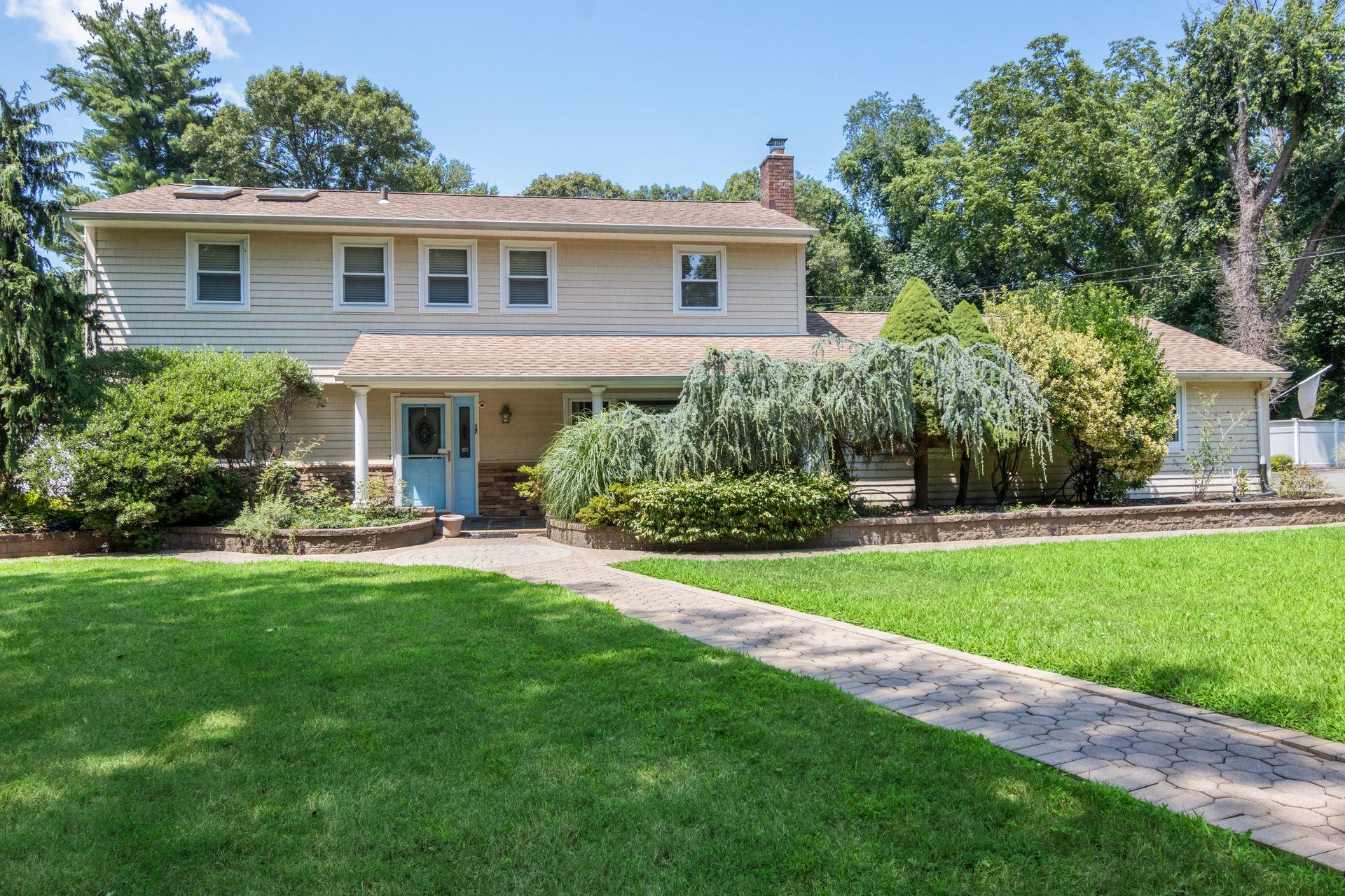 #1 photo, 17 Andover Place, سوفولك Huntington , NY 11743