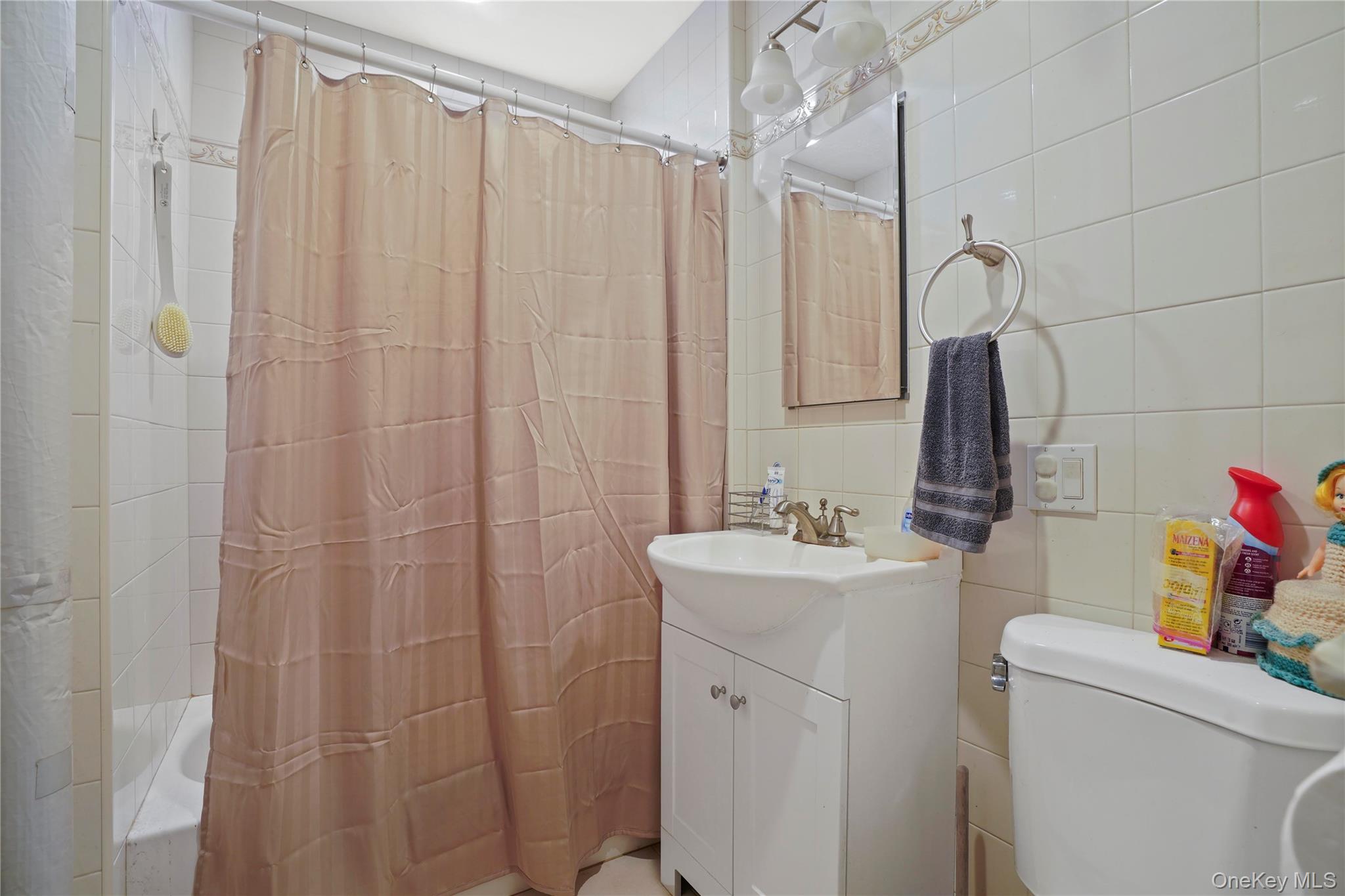 #20 photo, 6046 Putnam Avenue, クイーンズ区 Ridgewood , NY 11385