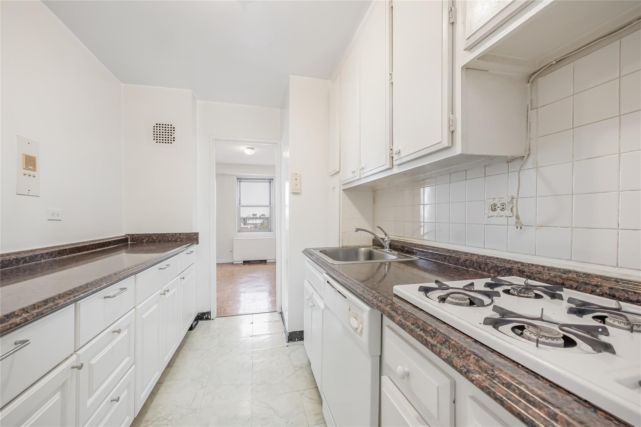 #12 photo, 85-15 Main Street, 皇后區 Briarwood , NY 11435