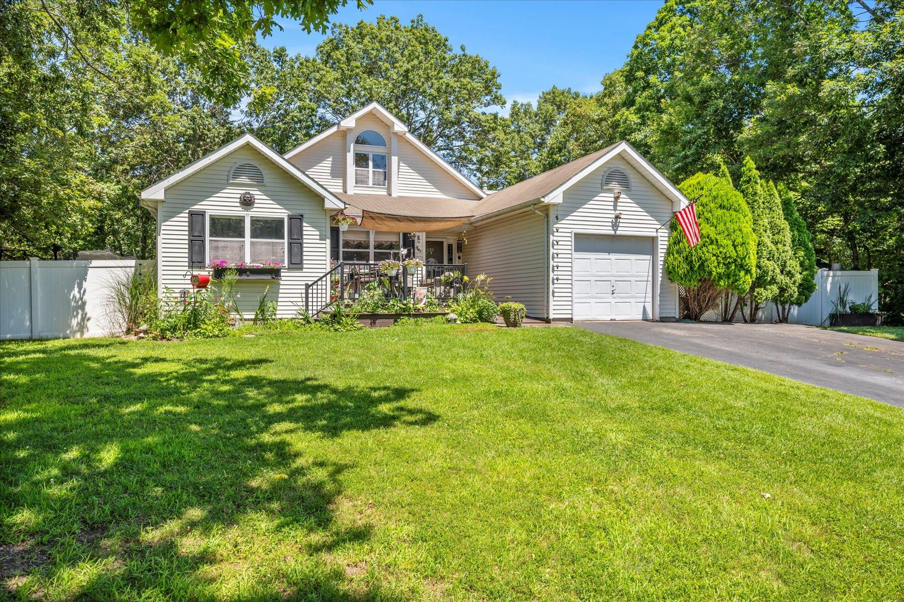 #1 photo, 33 Kathleen Crescent, 東長島 科勒姆 Coram , NY 11727