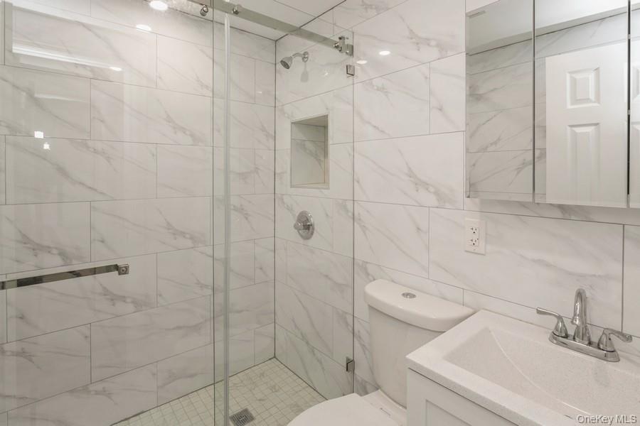 #13 photo, 3745 75th Street, クイーンズ区 Jackson Heights , NY 11372