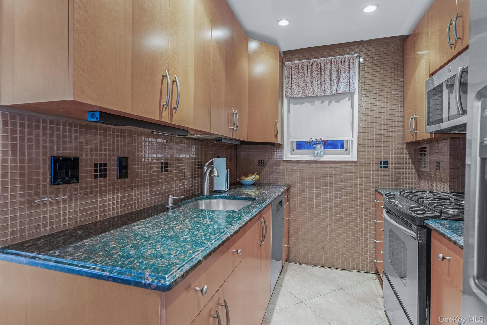 #10 photo, 44-20 Douglaston Pkwy Douglaston Parkway, クイーンズ区 Little Neck , NY 11363