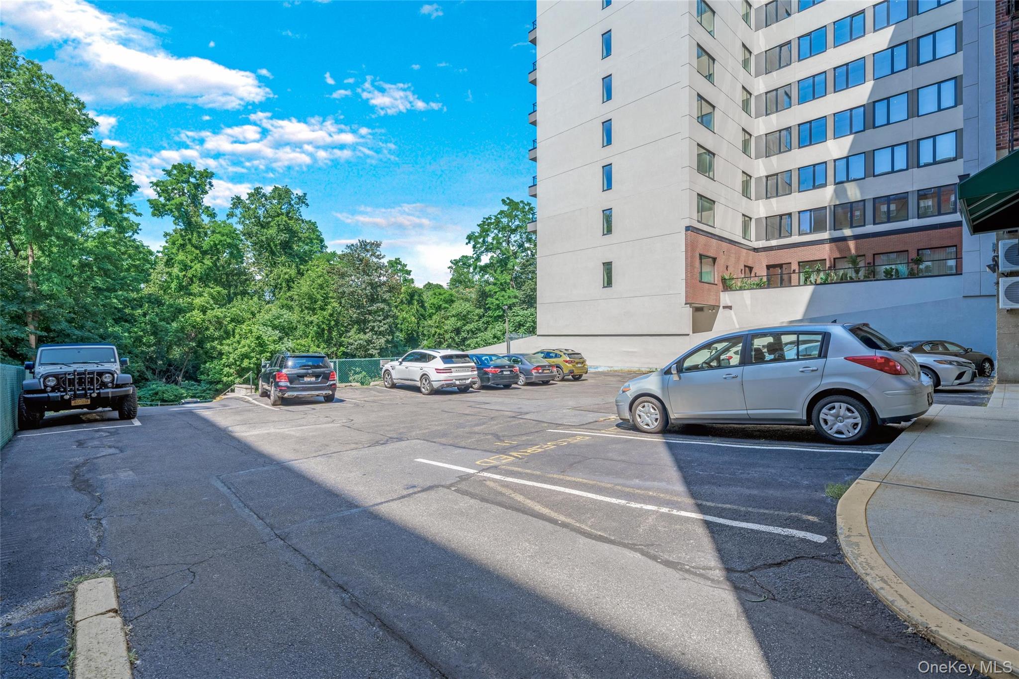 #13 photo, 44-20 Douglaston Pkwy Douglaston Parkway, クイーンズ区 Little Neck , NY 11363