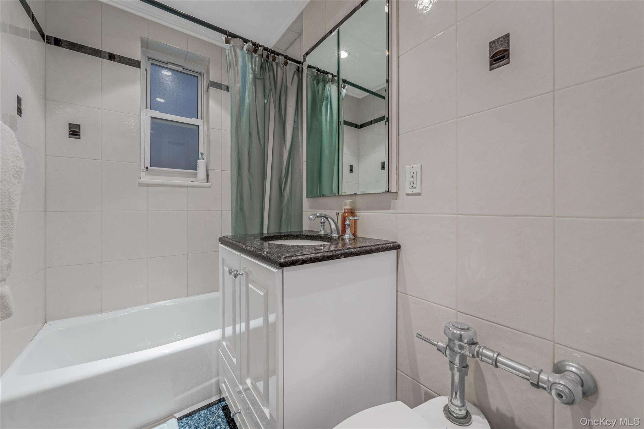 #7 photo, 44-20 Douglaston Pkwy Douglaston Parkway, クイーンズ区 Little Neck , NY 11363