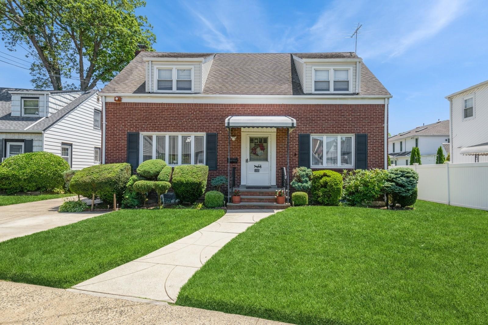 #1 photo, 185 Emerson Place, 長島 Valley Stream , NY 11580