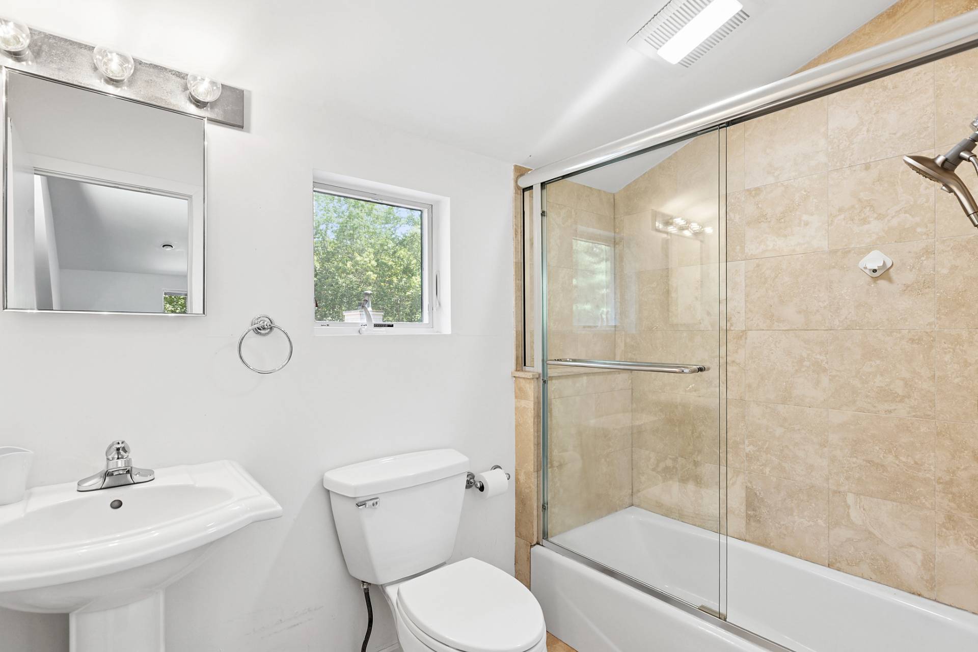 #28 photo, 6 Quarty Circle, サフォーク郡 East Hampton , NY 11937