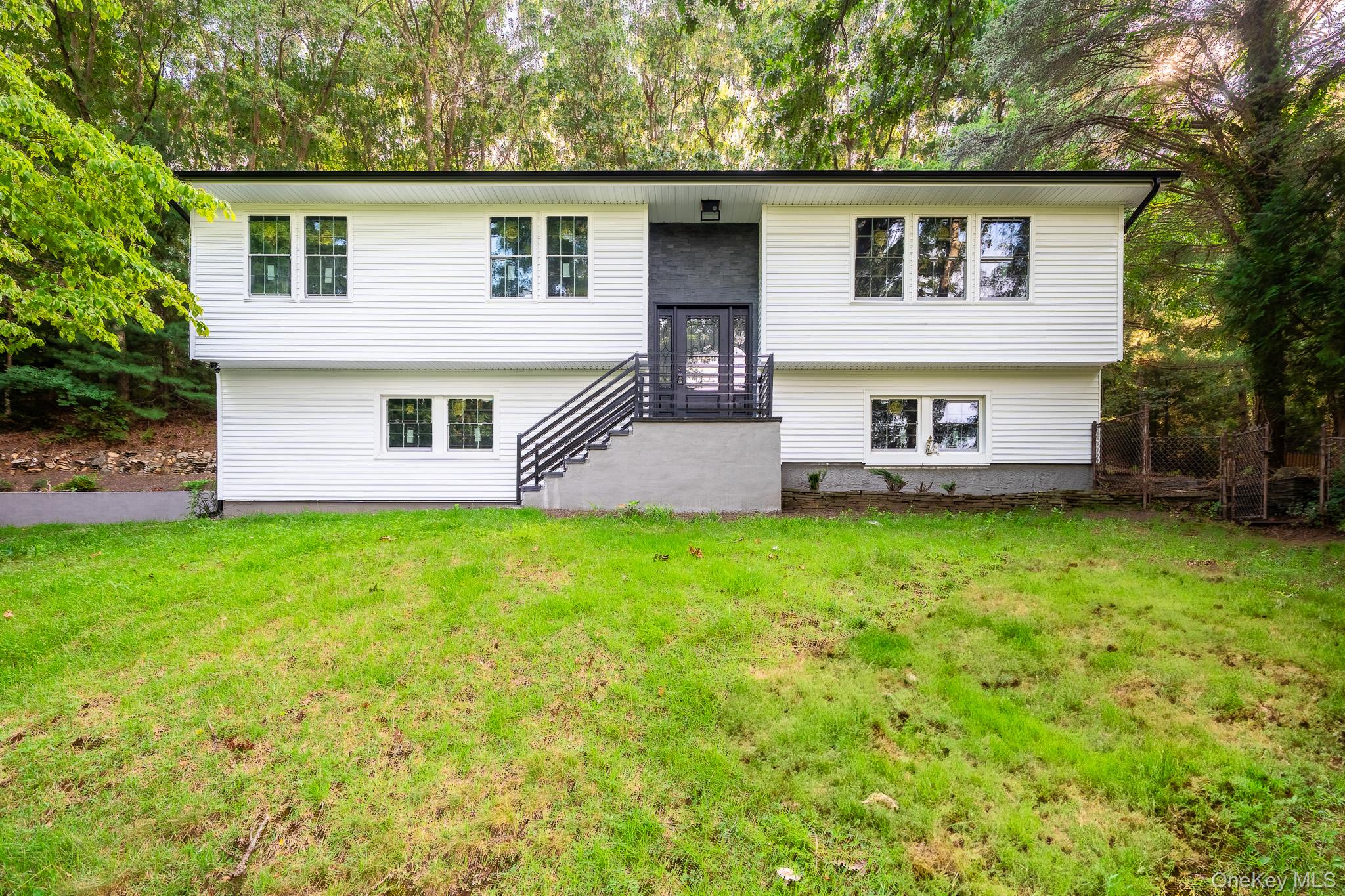 #1 photo, 368 Landing Avenue, サフォーク郡 Smithtown , NY 11787