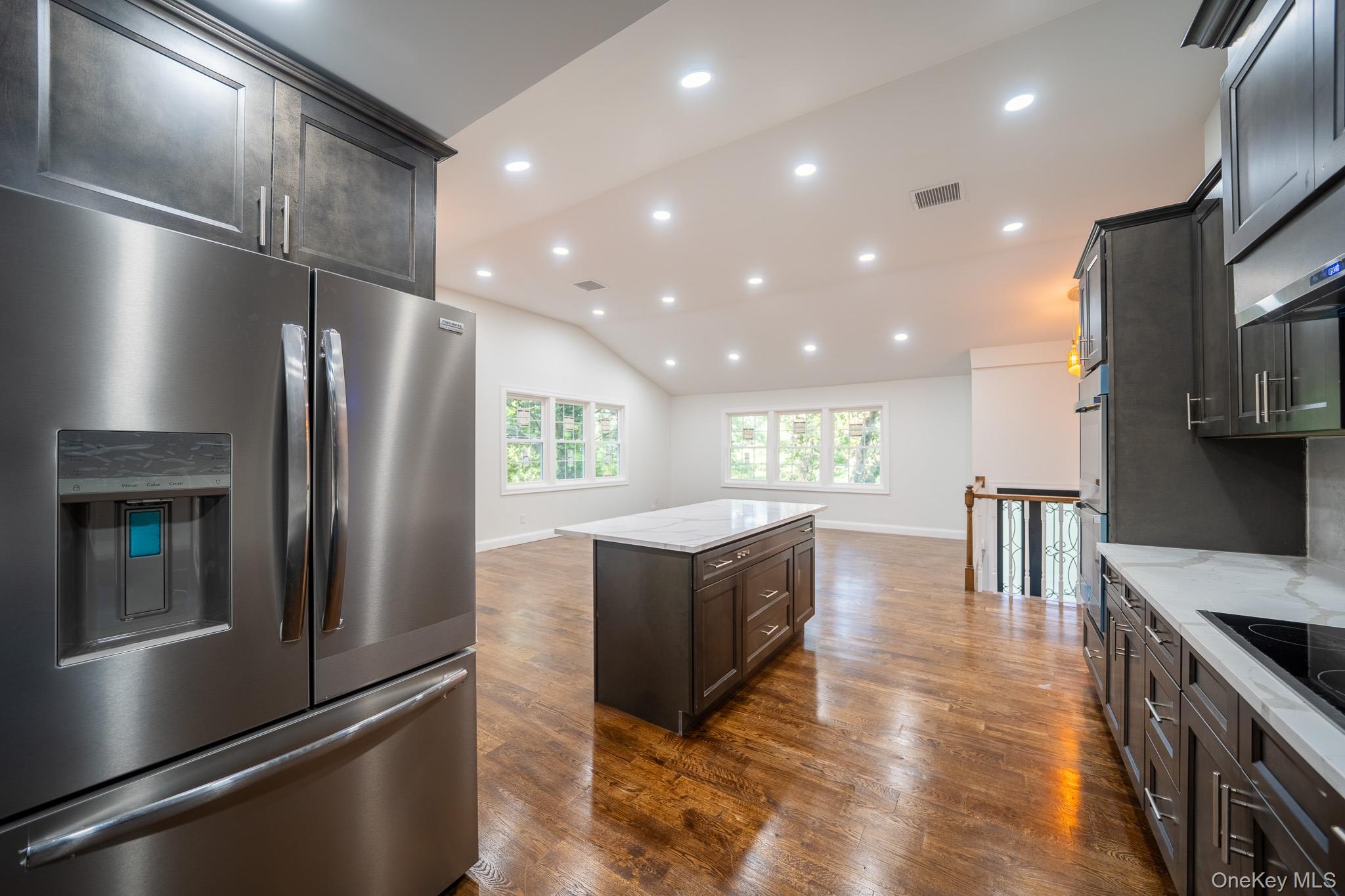 #12 photo, 368 Landing Avenue, サフォーク郡 Smithtown , NY 11787