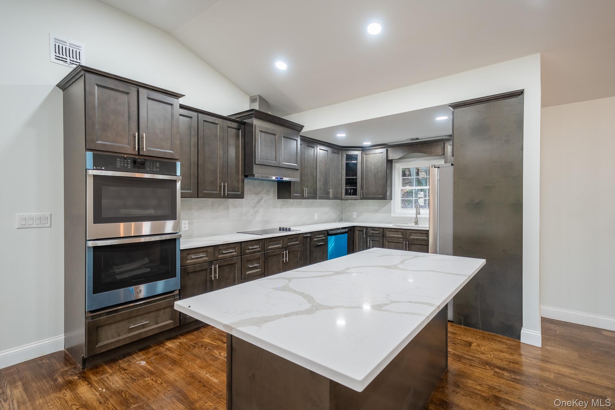 #14 photo, 368 Landing Avenue, サフォーク郡 Smithtown , NY 11787